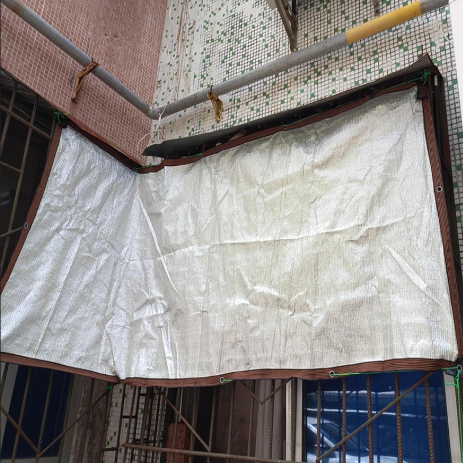 Odblaskowa srebrna tkanina przeciwsłoneczna 99% blokująca promieniowanie UV z oczkami, patio, na balkon, na zewnątrz, kemping, ogród, szklarnię, pokrowiec na samochód