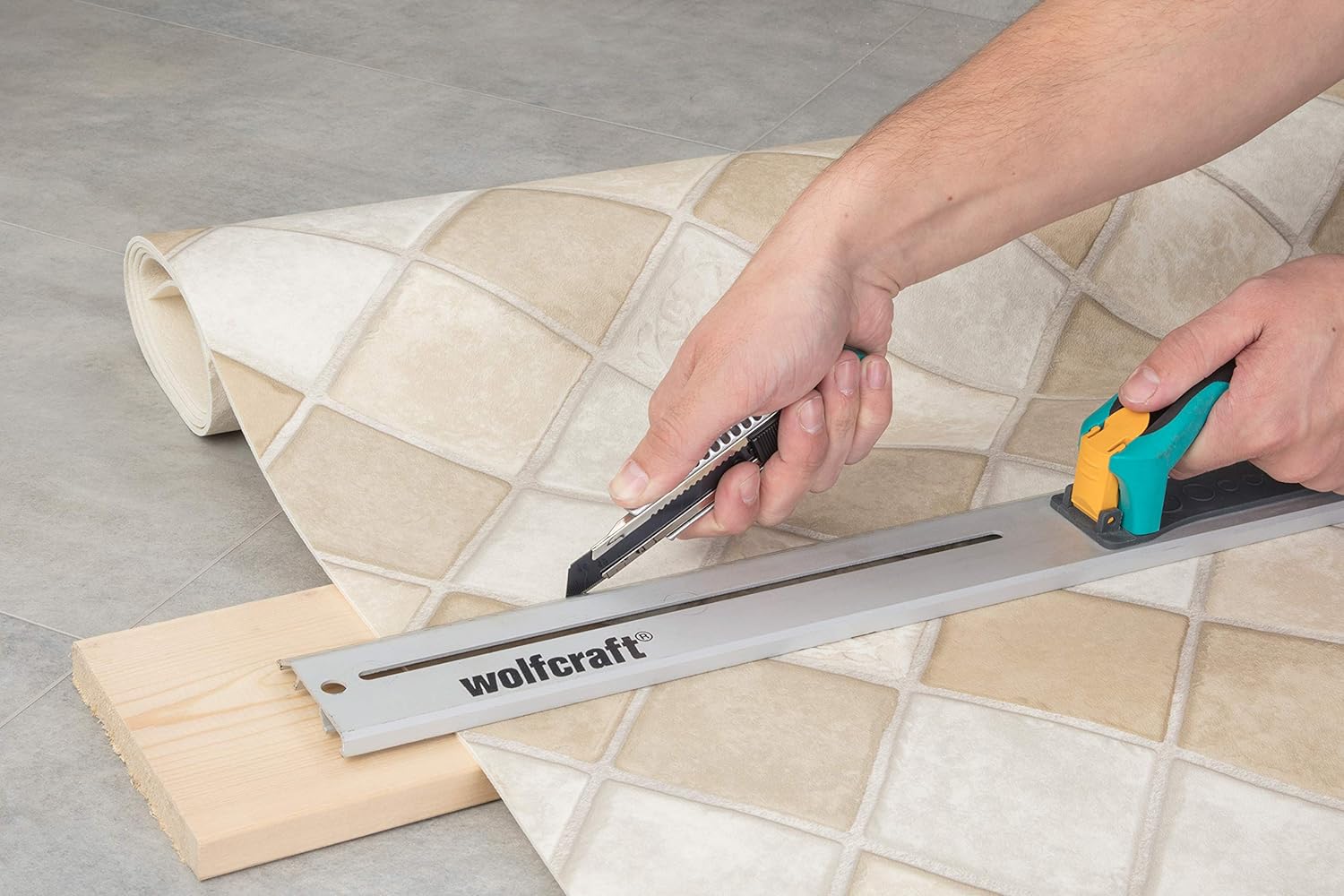 wolfcraft Metal Snap-Off Blade Knife 18 mm with Black “Profi-Sharp” Blade I 4306000 I for Precision Cutting of Solid Materials