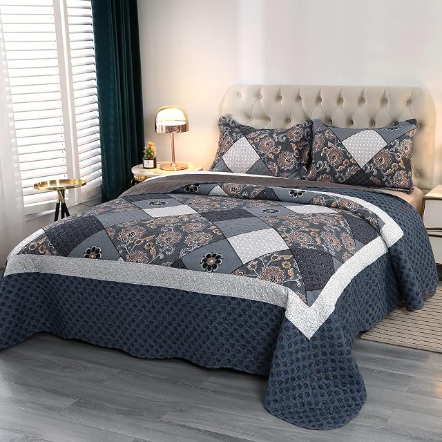 Qucover Quilted Bedspread Polyester Microfiber Blue Floral Patchwork Pattern Bedspread and Pillow Shams, Lightweight Soft Coverlet Quilted Throw for King Bed 250x270 cm
