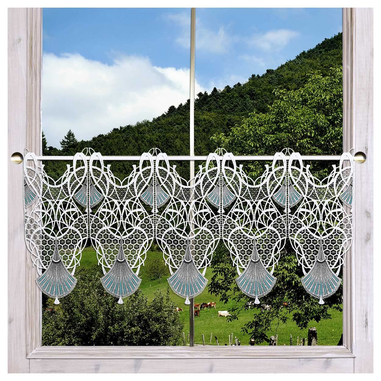 Feenhaus-Scheibengardine Romina weiß-blau Vogtländische Spitze | ausgefallene, kunstvolle Luftspitze mit geometrischem Muster im Fächer-Design, filigran geschwungene Linien Höhe x Breite 38 x 80 cm