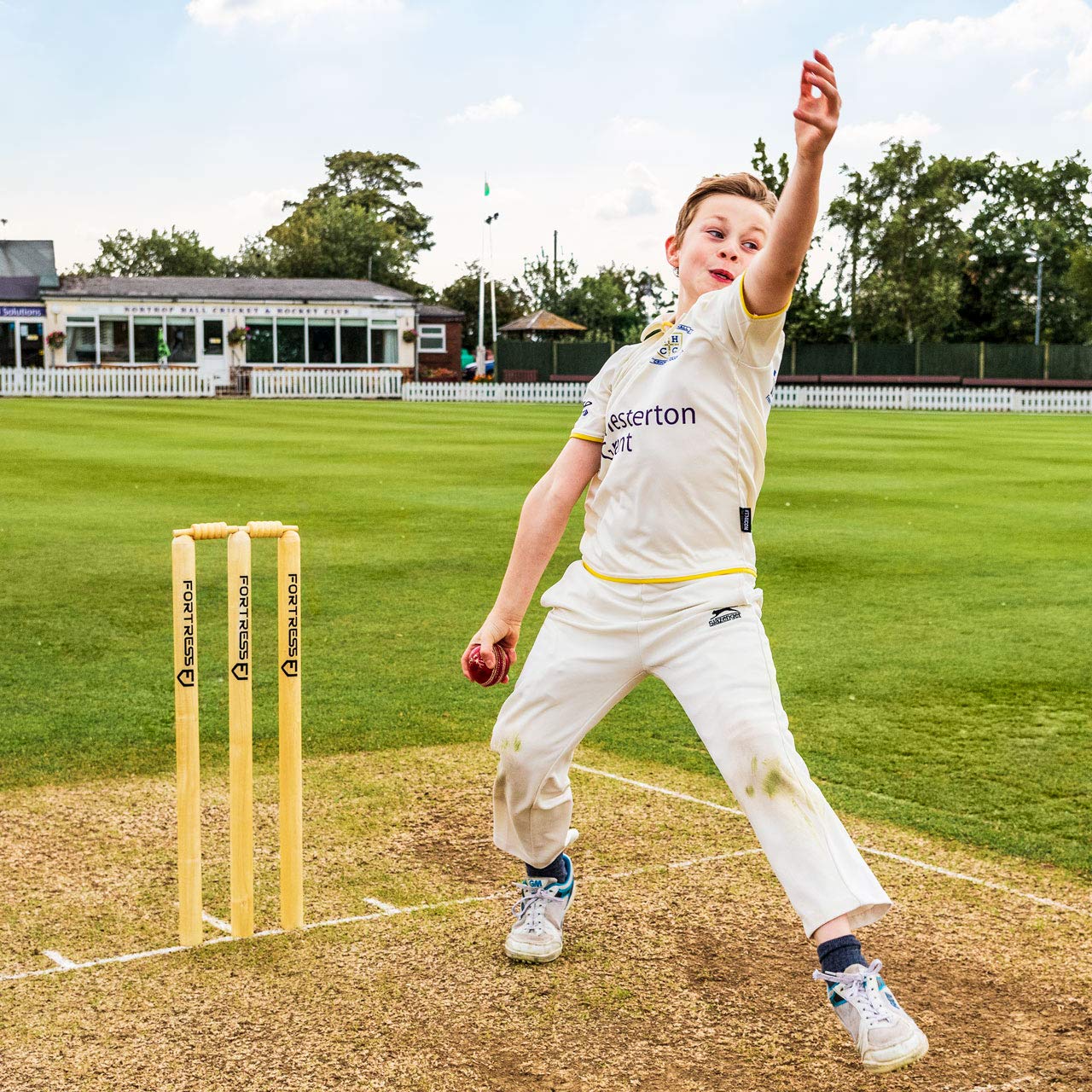 FORTRESS Stump di Cricket in Legno- Stumps Comformi alle Regolazioni ICC (69cm) | 2 Stili Disponibili : Standard Country o Standard Club | Set Cricket autoportanti