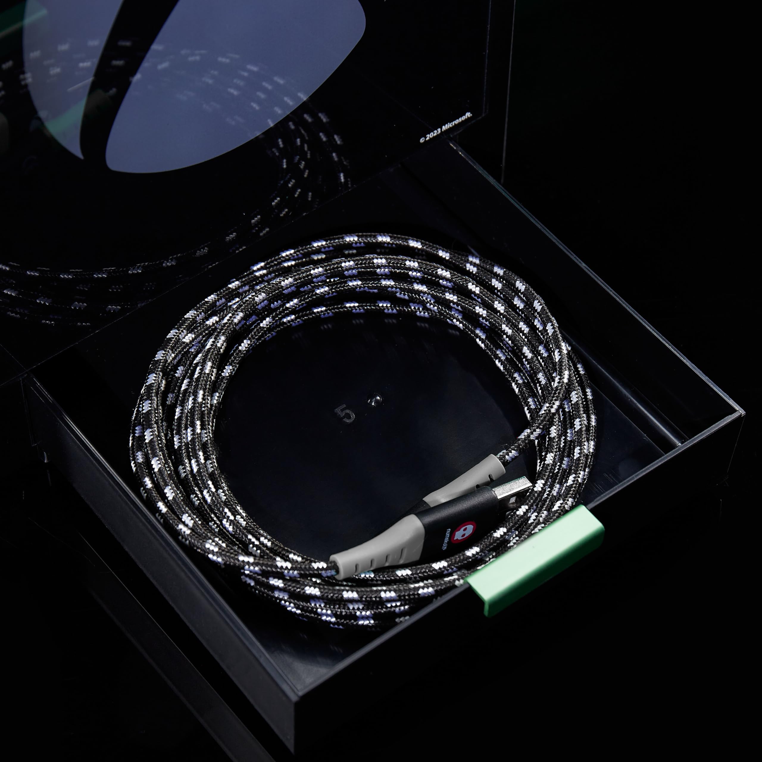 Numskull – Gaming Locker con Logo Xbox Illuminato – Per 4 Controller, 10 Giochi e 1 Cuffia – Merchandising Ufficiale Xbox