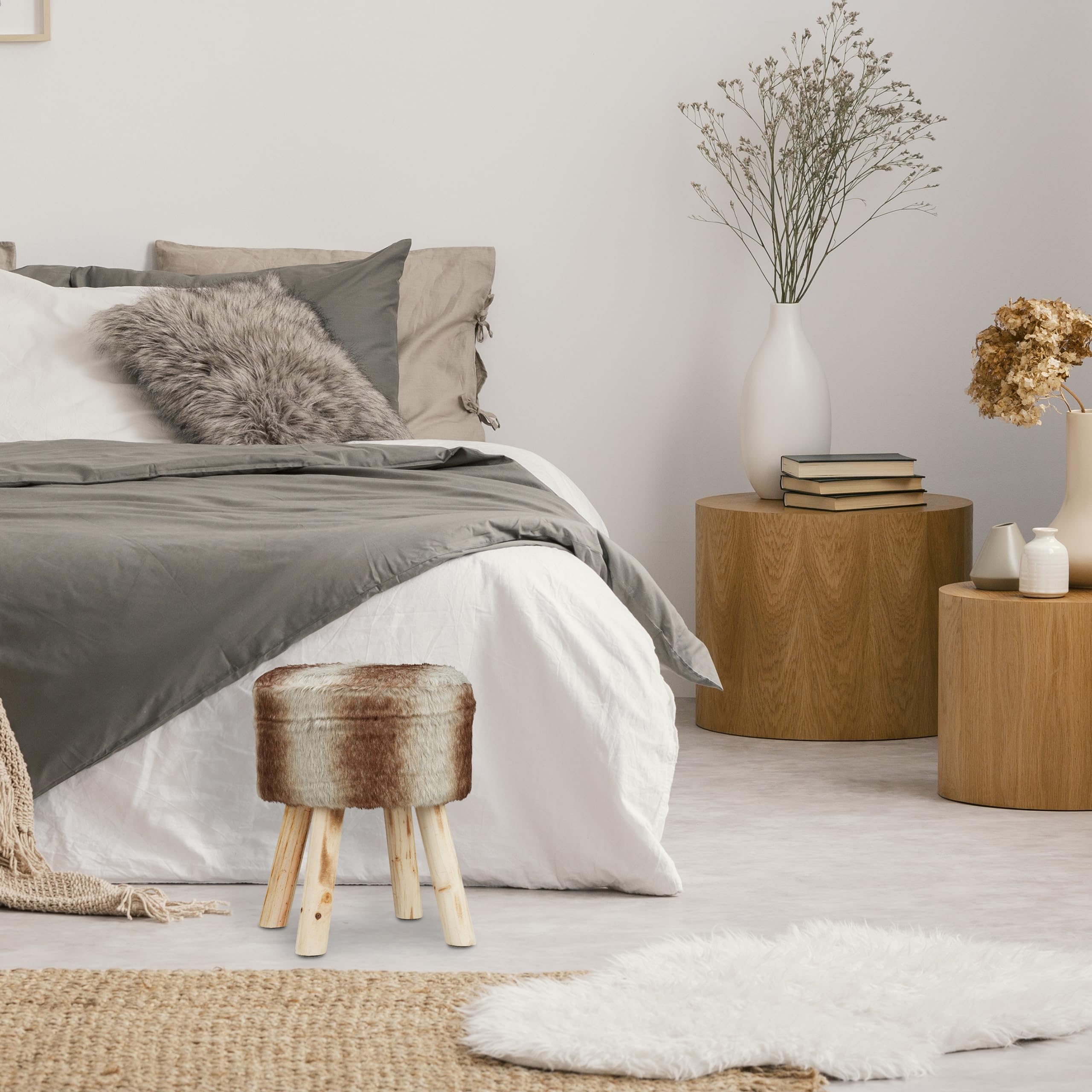 Relaxdays Tabouret de Fourrure, décoration, synthétique, siége avec Pieds en Bois, Rustique HxD 42x33x 45 cm,Gris-Brun