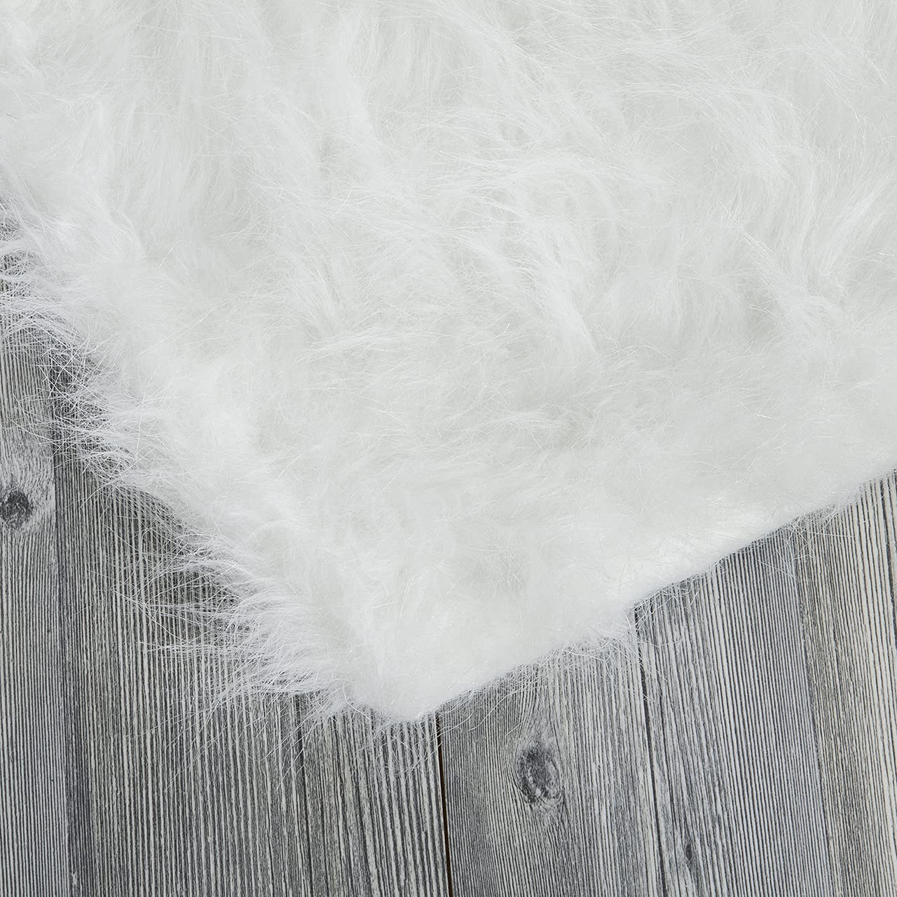 CanadianCat Company | Plüschmatte - Fensterliege | weiß | ca. 115 cm x 25 cm - Katzen Kuschelmatte für Fensterbank