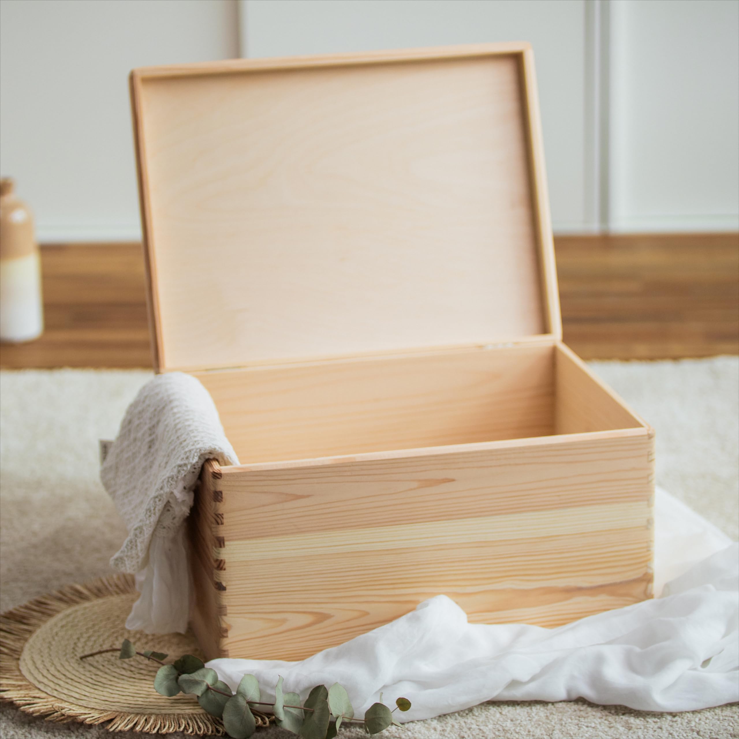 Amari ® Personalisierte Erinnerungsbox aus Holz | Eukalyptus XL ohne Griff - 40 x 30 x 23 cm | Individuelles Hochzeitsgeschenk Erinnerung Hochzeit