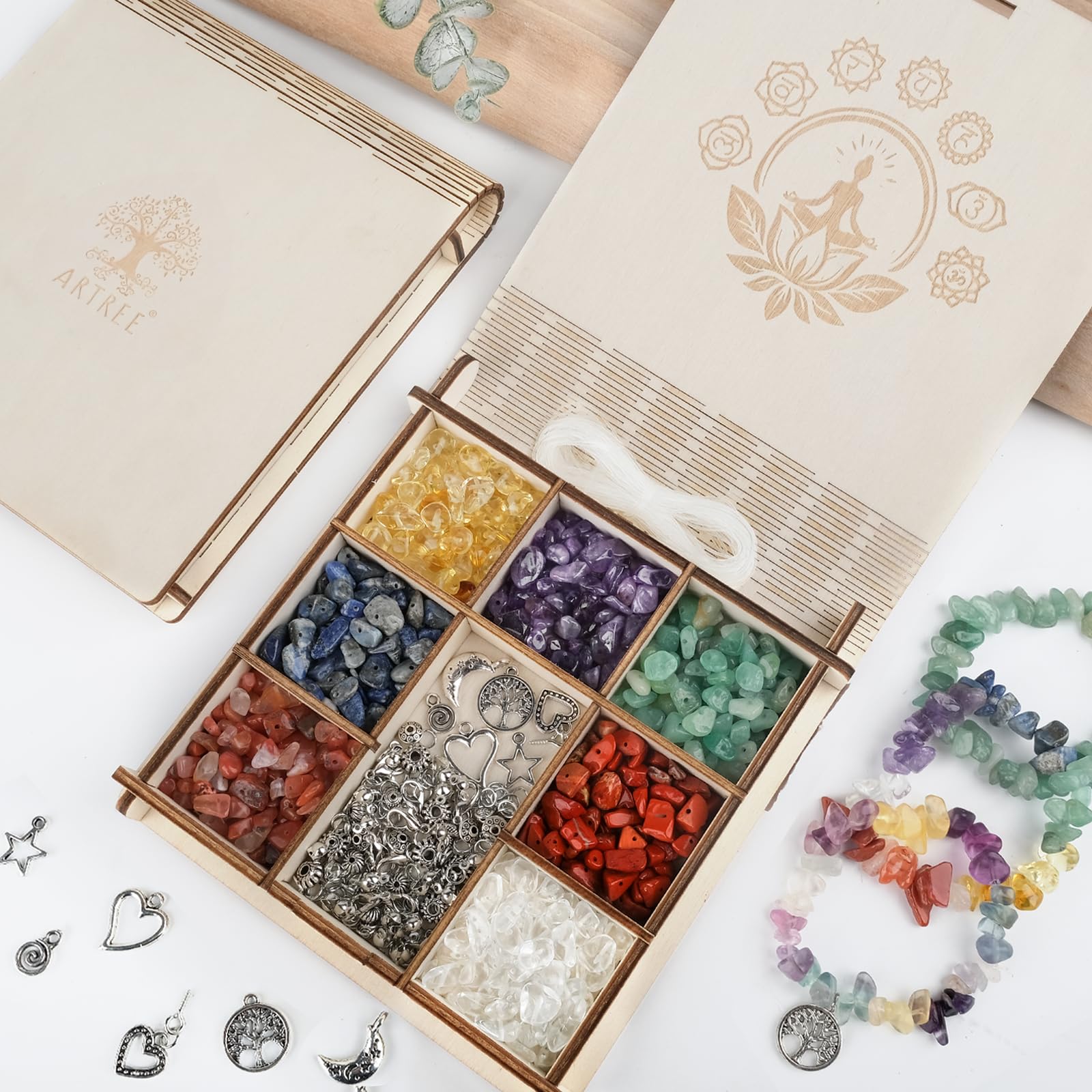 ARTREE Edelstein Perlen Set für Armbänder mit Holzbox – 7 Chakren Naturstein Chips, Schmuck Bastelset mit Anhängern & Gummiband, Armband selber machen DIY Set