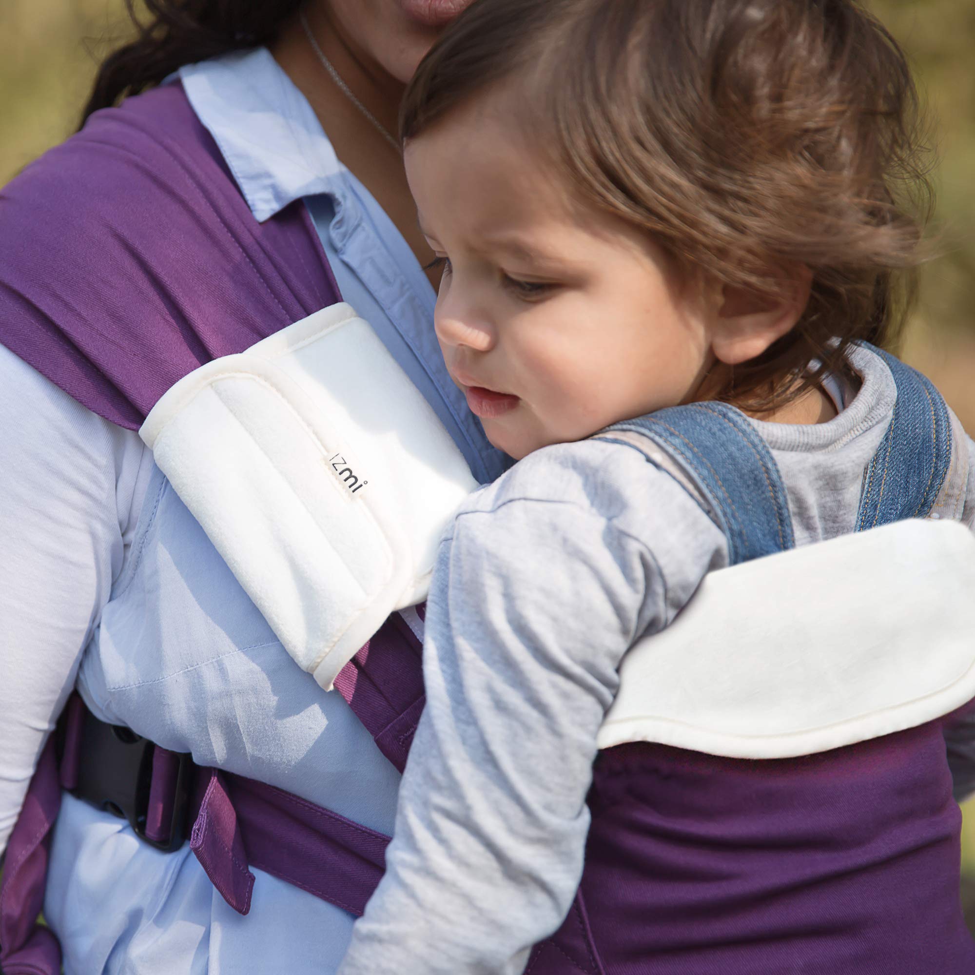 IZMI Comfort Set (1Paar Schultergurtschoner + 1 x Lätzchen) creme
