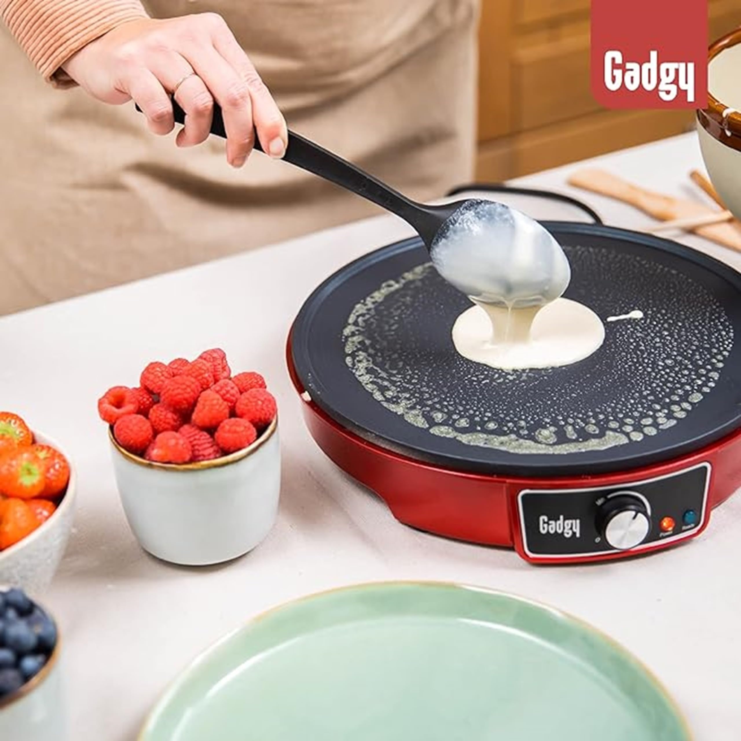 Gadgy Crêpes Maker elektrisch mit 30 cm Platte – Antihaftbeschichtetes Crêpe-Gerät inkl. Teigverteiler & Wender – Ideal für Crêpes, Pfannkuchen, Pancakes, Poffertjes & mehr