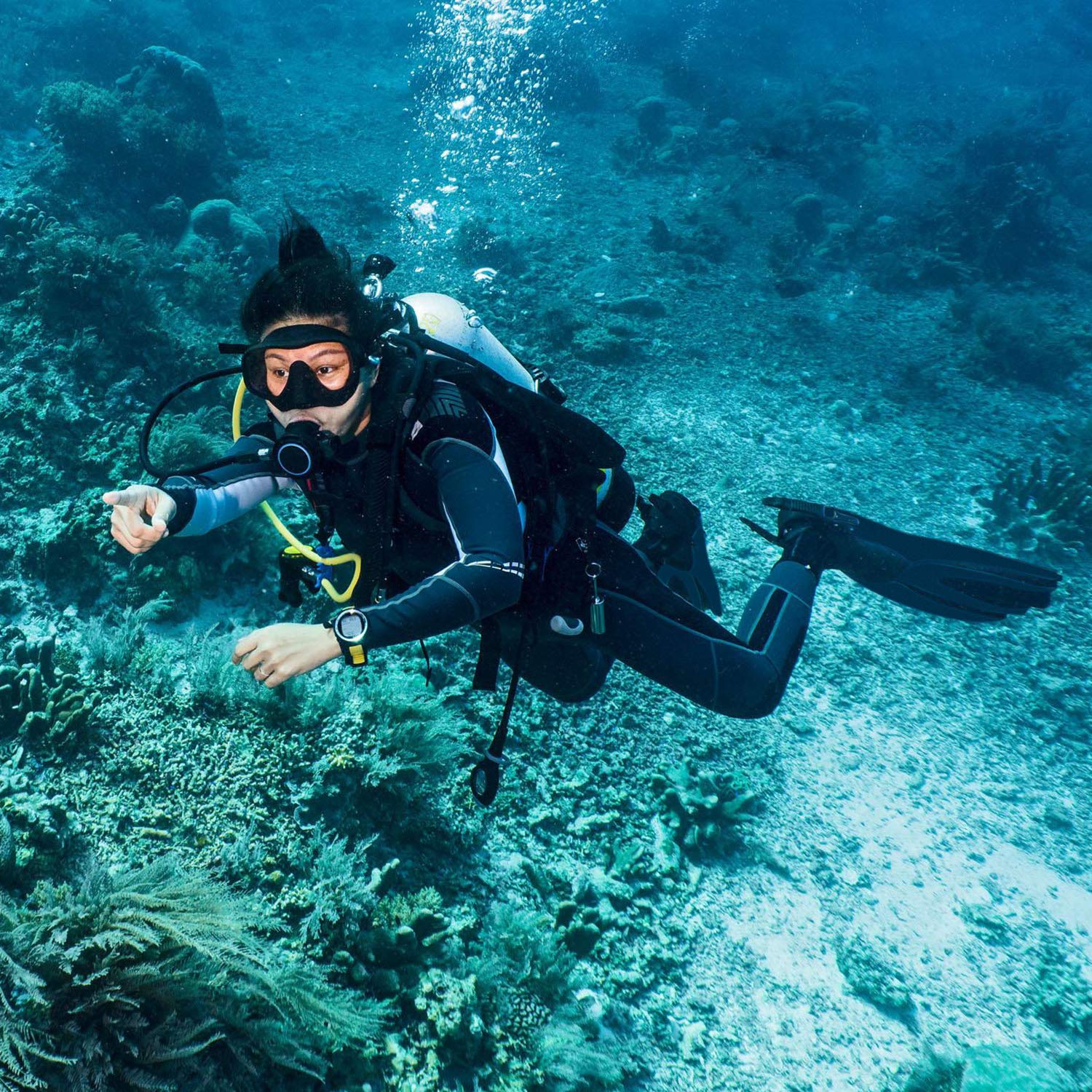 Oumers aletas de esnórquel, tamaño de viaje, correa ajustable, aletas de buceo con bolsa de malla y conector de hebilla extra para hombres y mujeres, buceo