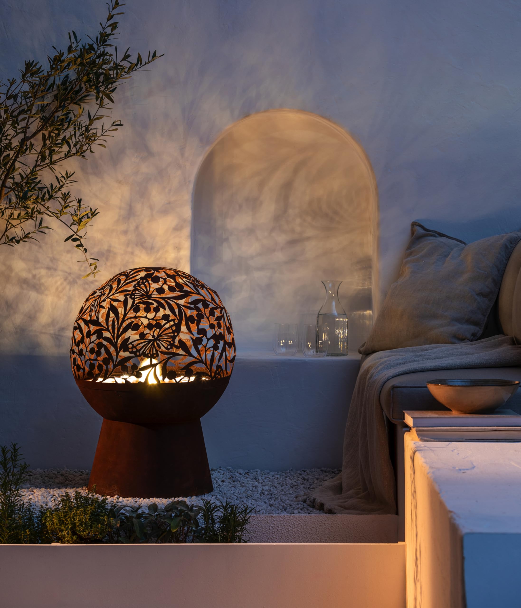 Dehner Gartenbrunnen Floral, frostbeständiger Brunnen für Außen, Komplett-Set mit warmweißer LED Beleuchtung/Pumpe/Trafo, Höhe 66 cm, Ø 50 cm, Cortenstahl, Kupfer-Farben