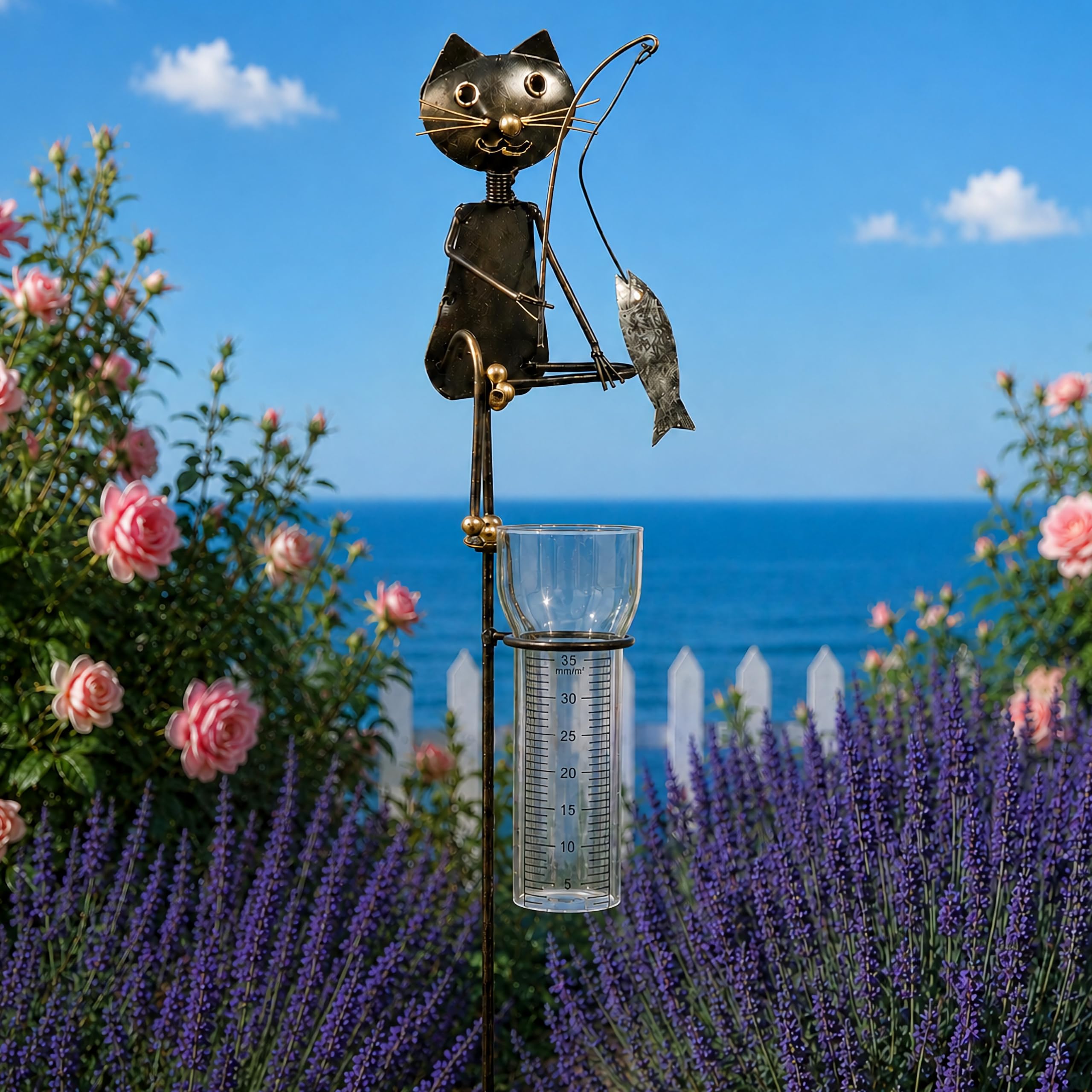 Pommerntraum ®| Regenmesser Ombrometer Katzen Gartendekoration Geschenkidee | Niederschlagsmesser Pluviometer Gartendeko Gartenstecker Katzenfigur Gartenfigur Gartenaccessoires (Katze Kater angelt Fisch)
