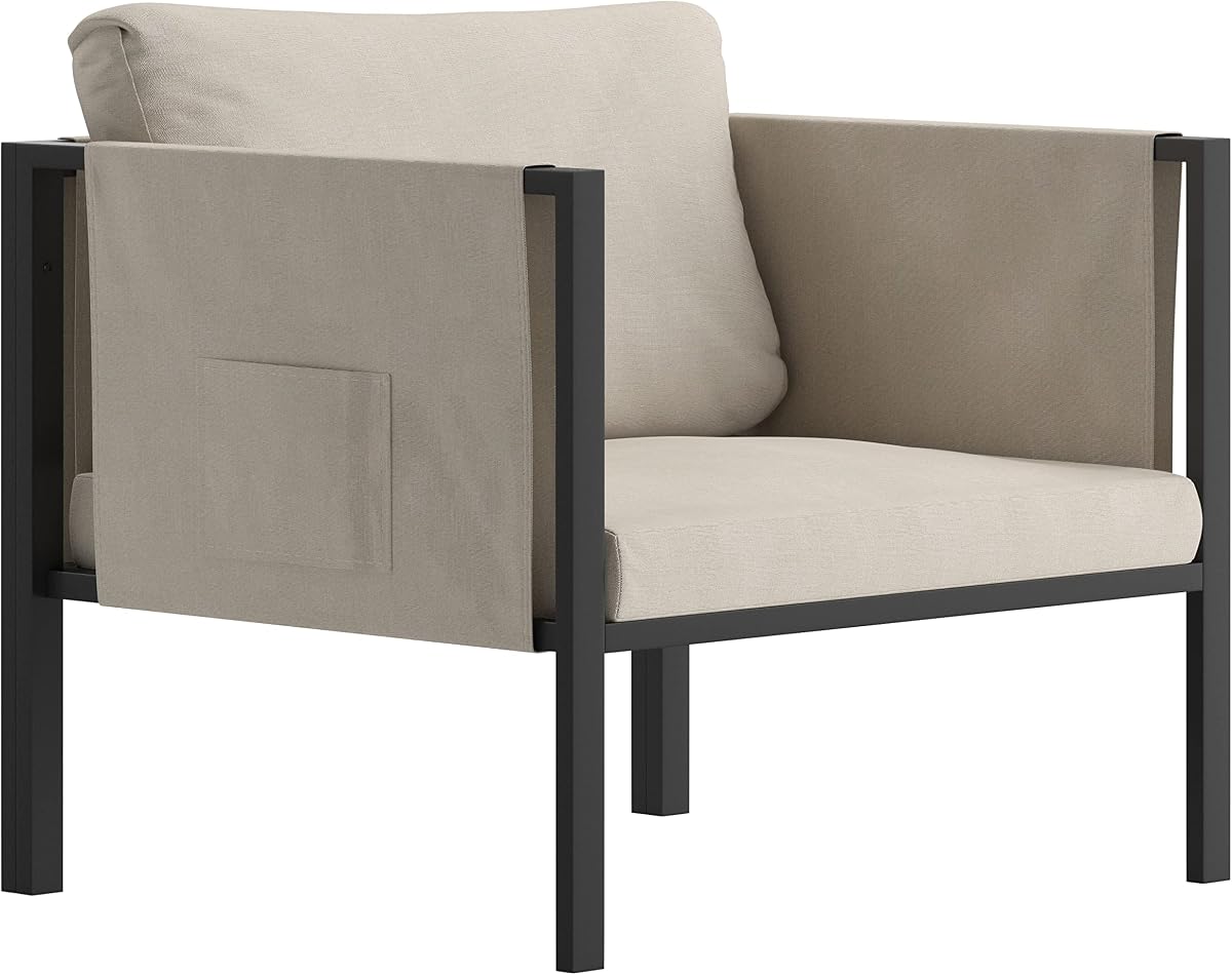 Flash Furniture Lea Silla de patio interior/exterior con cojines - Silla moderna con marco de acero con bolsillos de almacenamiento, negro con cojines beige