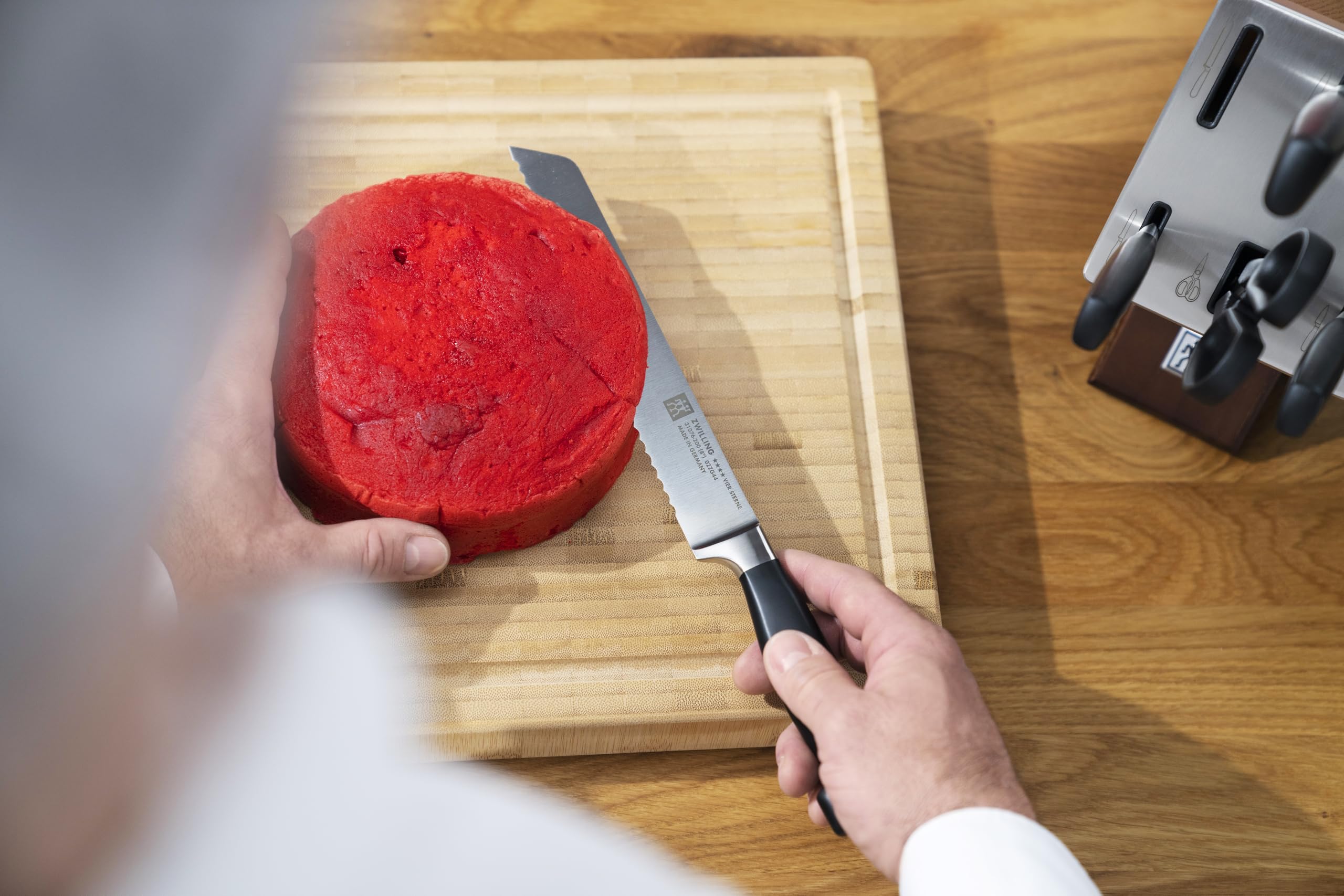 Zwilling Vier Sterne Brotmesser mit Wellenschliff – Bild 3