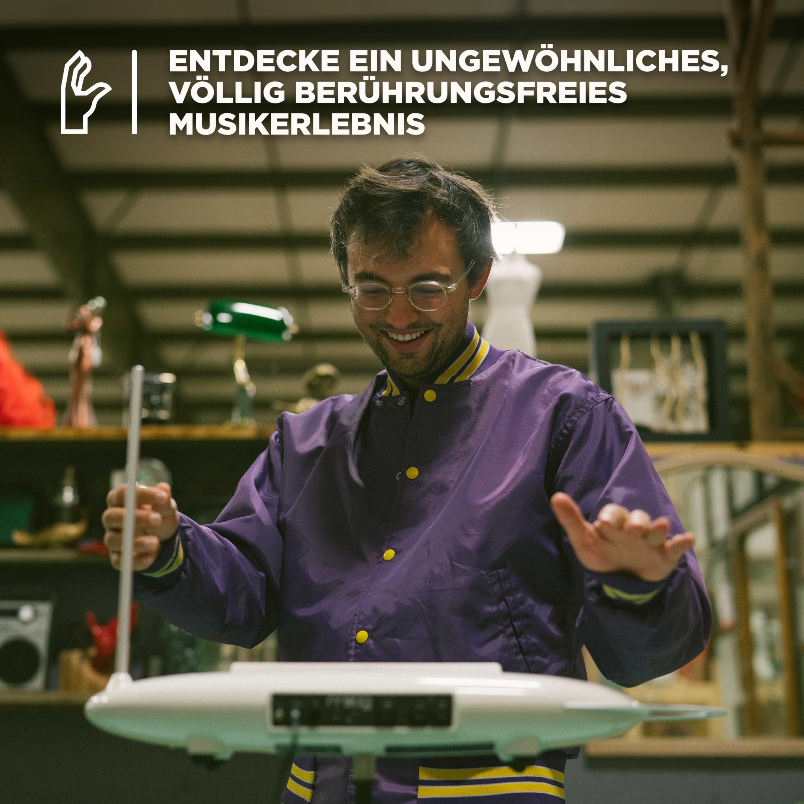 MOOG Theremini - Theremin Mit Pitchkorrektur, CV-Ausgang, Tuner und Lautsprecher, AniMOOG Synthesizer Sound Engine Mit 32 Presets und LCD-Anzeige