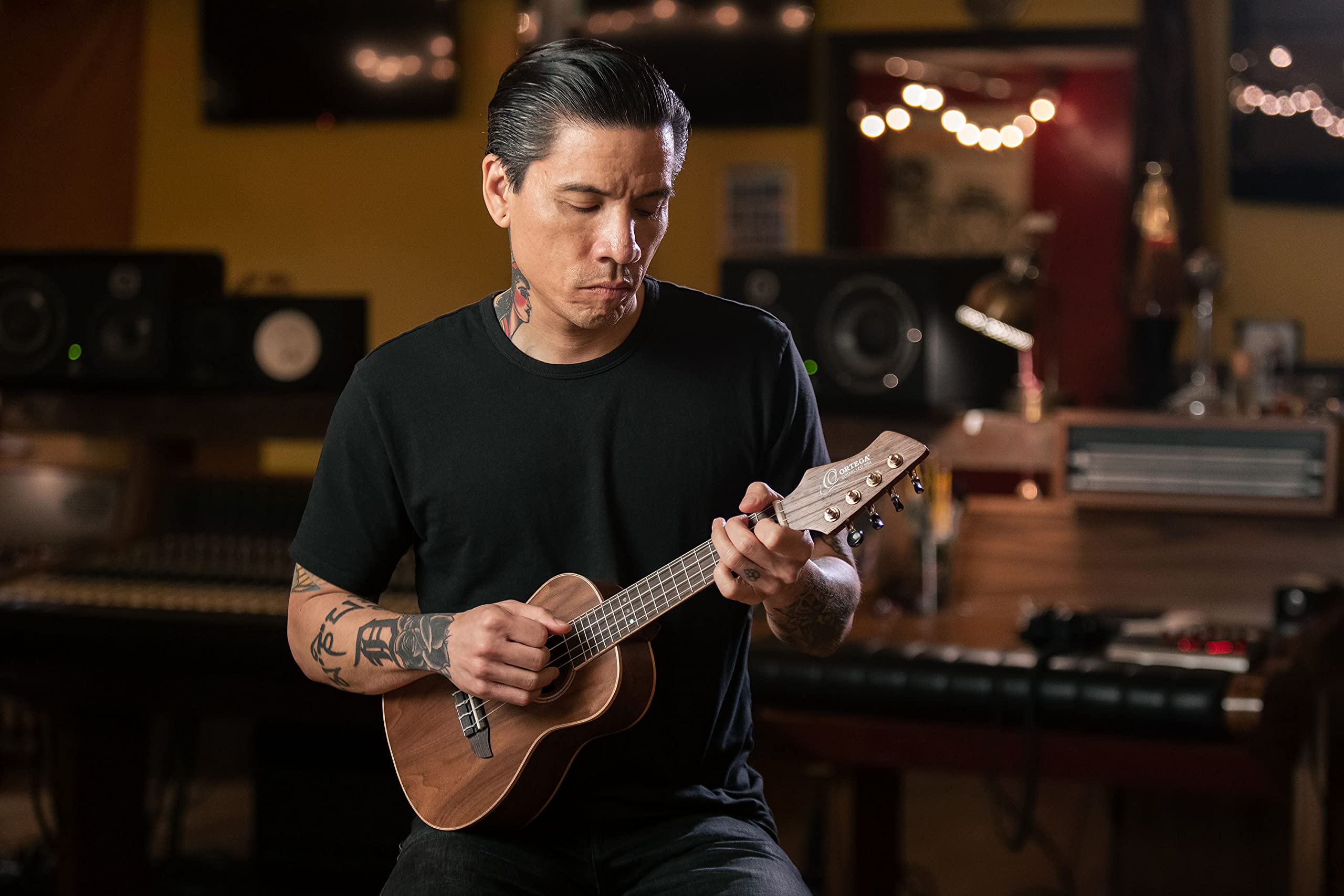 Ortega Guitars Ukulélé Concert Acoustique – Série Horizon – Housse Incluse – Noyer, Naturel (RUWN)