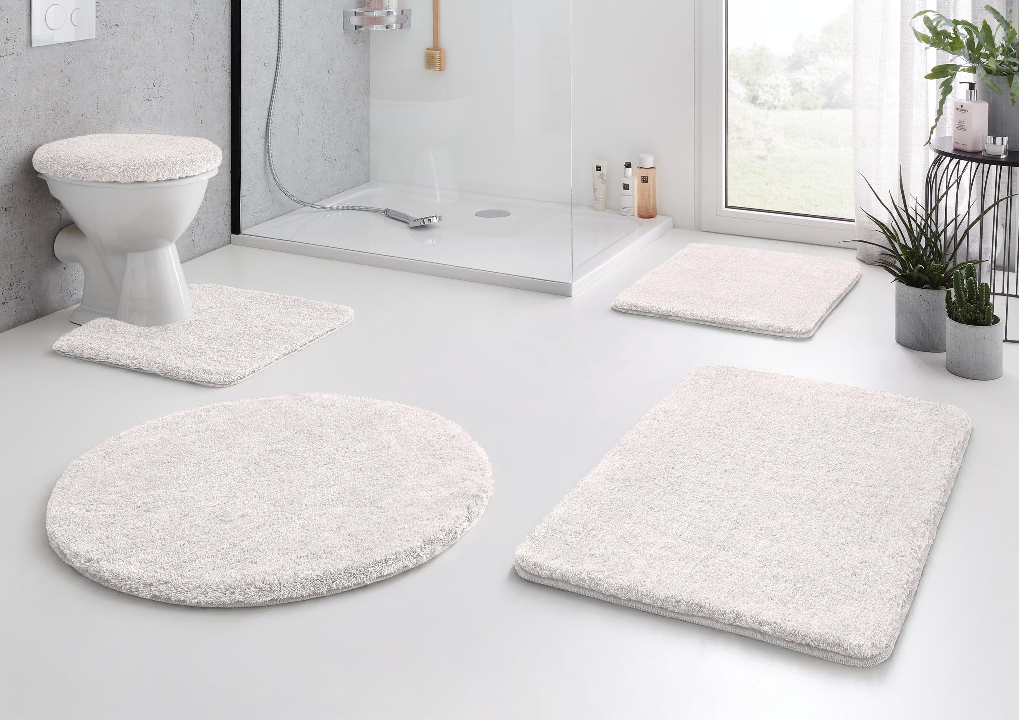 Kleine Wolke WC-Vorleger Relax Polarweiß 55 x 55 cm mit Ausschnitt | OEKO-TEX zertifiziert, rutschhemmende Unterseite, für Fußbodenheizung, maschinenwaschbar, 100% Polyacryl