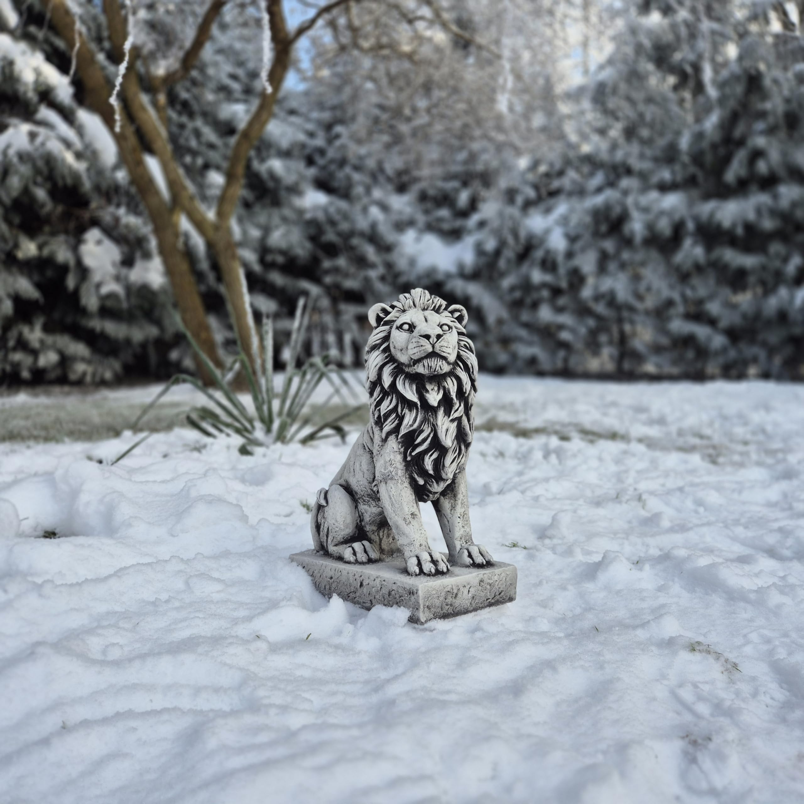 FABRIQ Kleiner Garten Löwe Figur Rechts, Steinfigur, Wetterfest, frostsicher aus Steinguss für Außenbereich, massiv 36 cm, 11 kg, shwarz