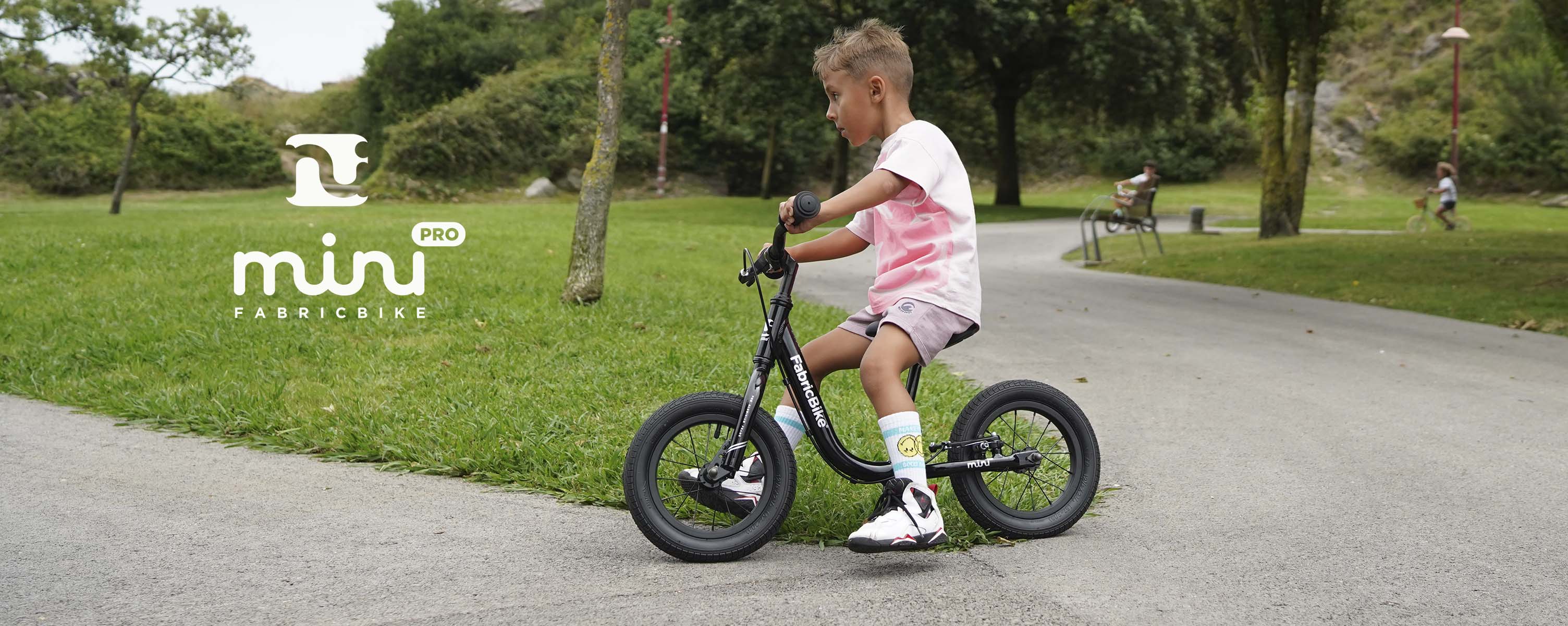 Fabricbike mini classic velo d enfant sans pedales 12 sweet pink pas cher