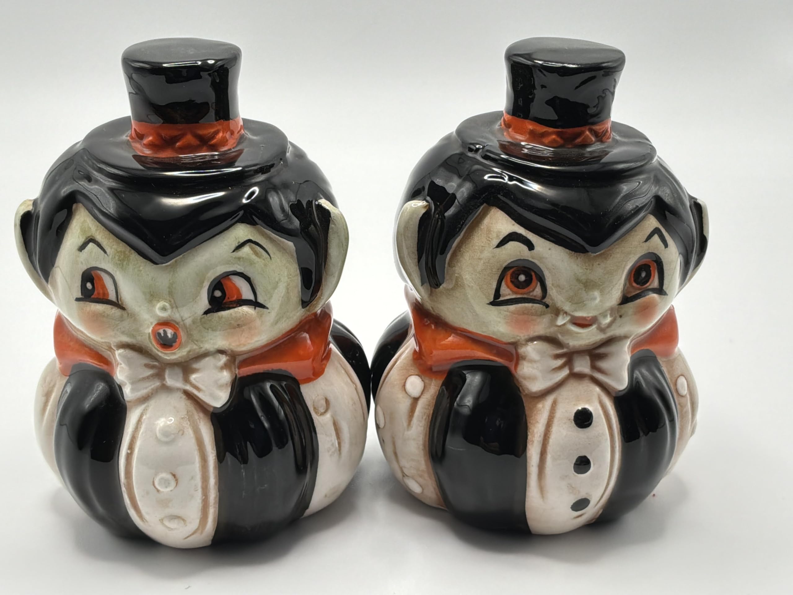 Vampiro Halloween Sale e pepe Shaker Set. Circa 8,9 cm di altezza Lo scolorimento è normale per questa linea di prodotti