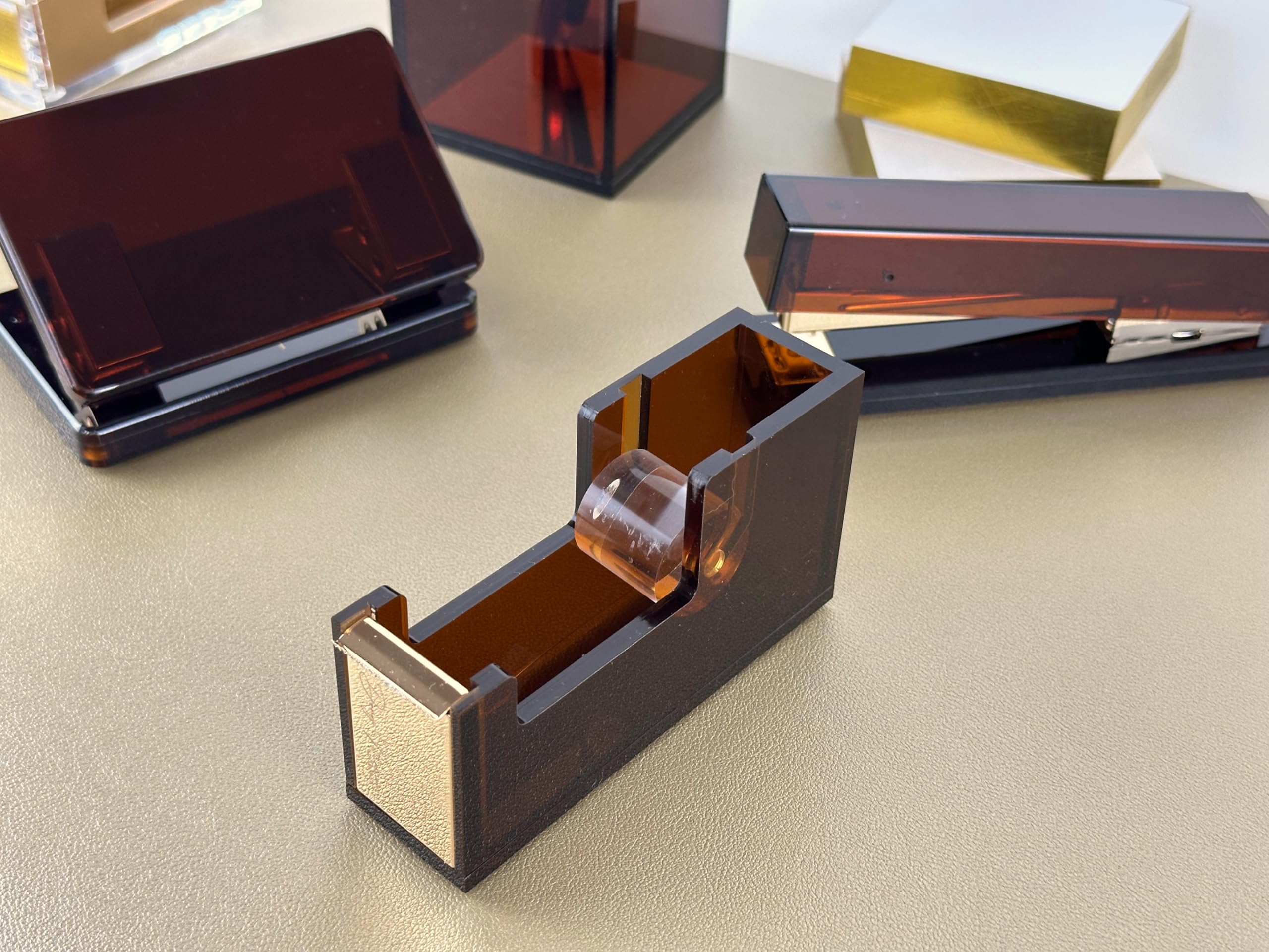 Dispensador de cinta adhesiva de cristal acrílico, detalles metálicos dorados, dispensador de cinta adhesiva para cinta (amber)