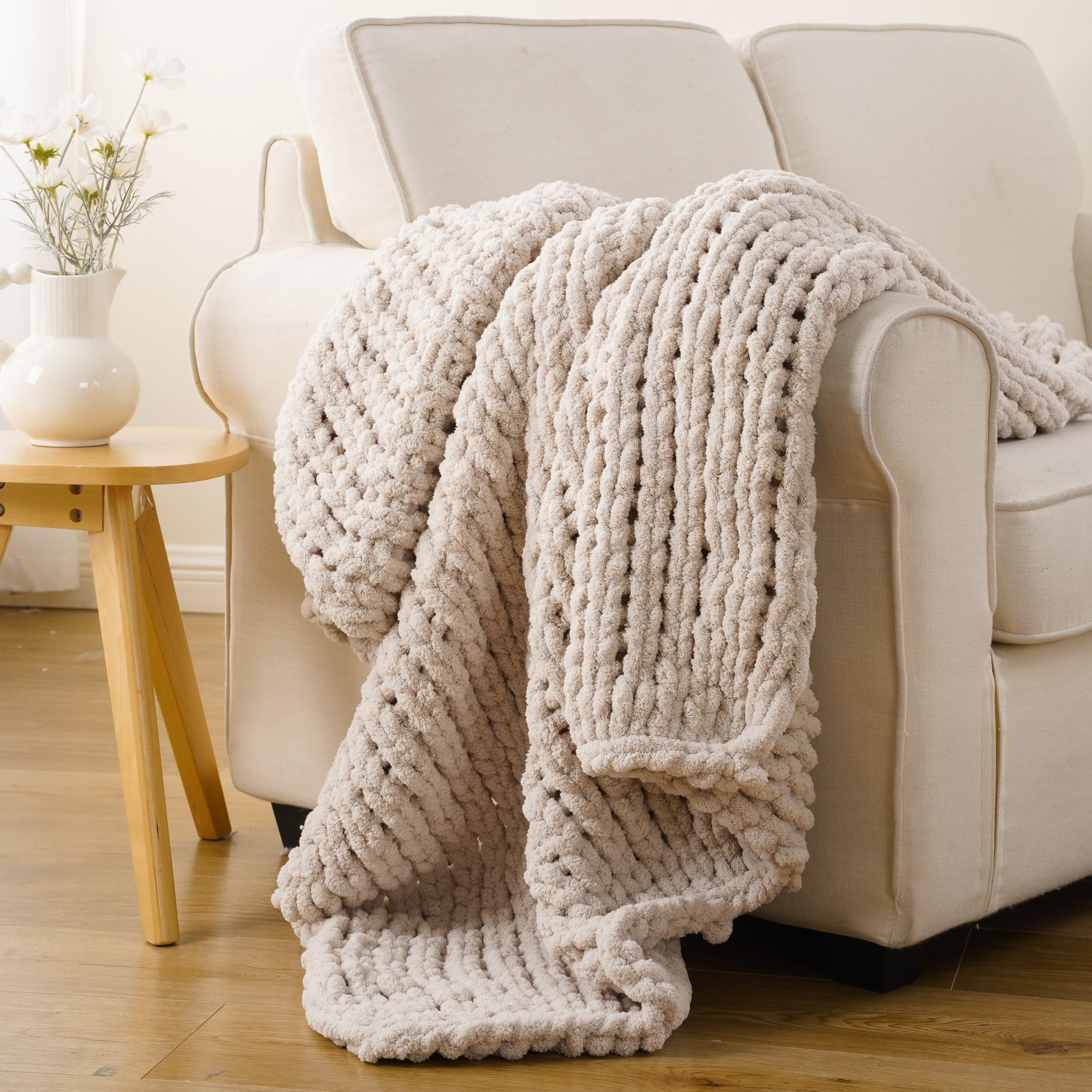 Battilo Manta de punto grueso, manta de felpilla suave y gruesa, 50 x 60 pulgadas, hecha a mano, manta de ganchillo de punto trenzado grande para sofá, cama, decoración del hogar, color gris pardo