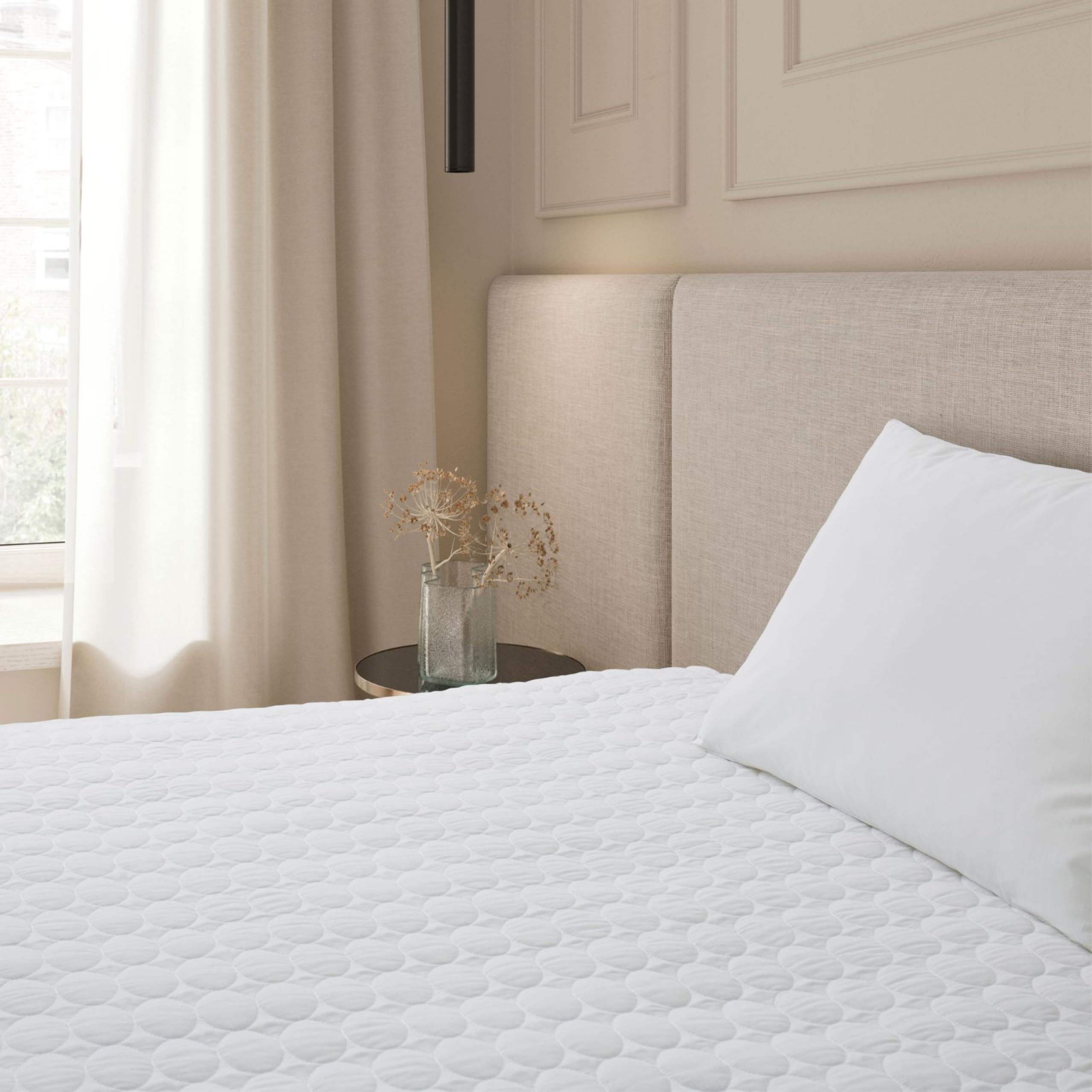 The Fine Bedding Company Quilted Luxury Waterproof Mattress Protector – Single Bed Mattress Cover with 100% Polyester and Polyurethane, Washable Bed Protector – Single