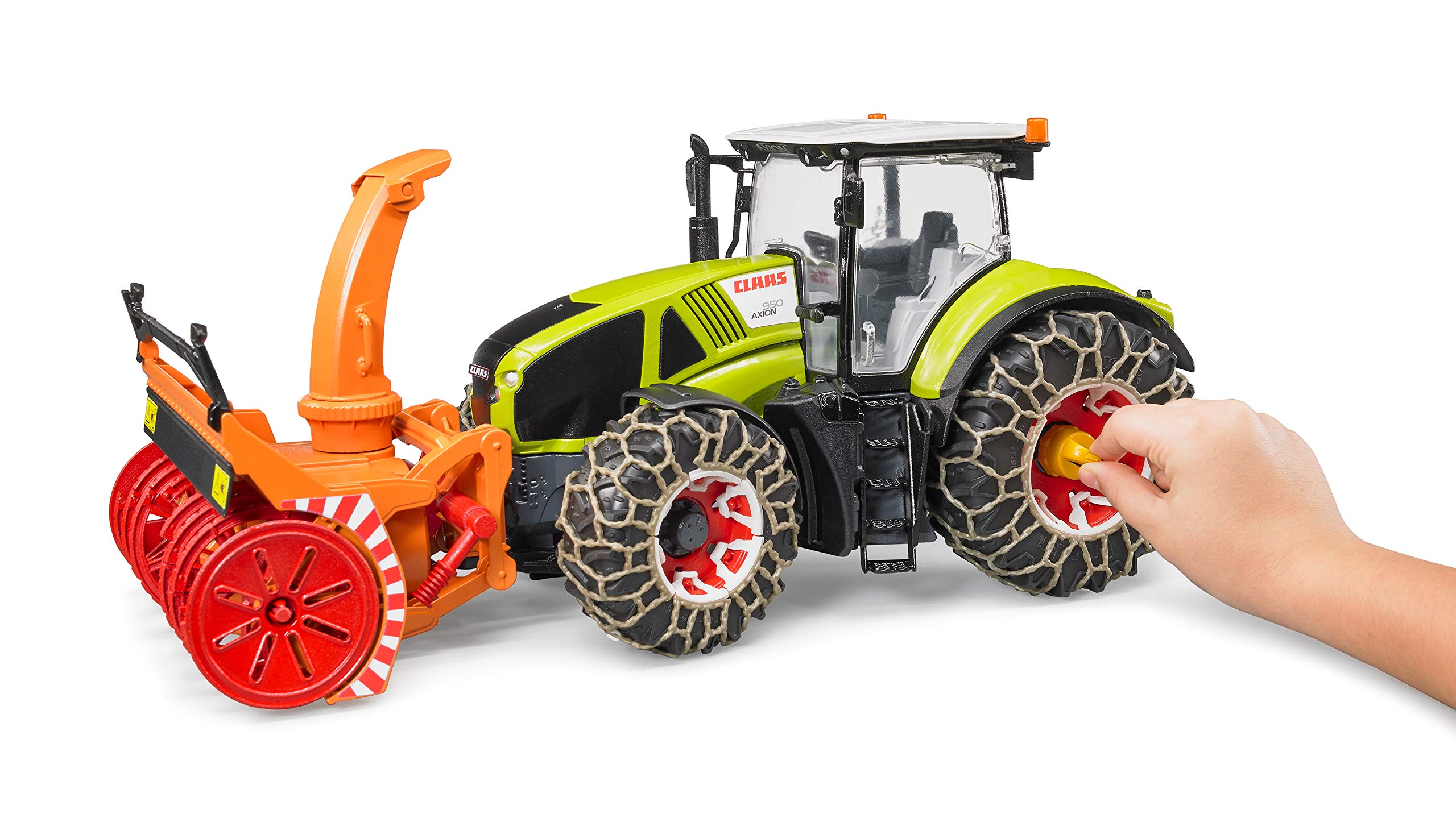 bruder 03017 - Claas Axion 950 con catene da neve e spazzaneve, trattore, servizio invernale, spazzaneve