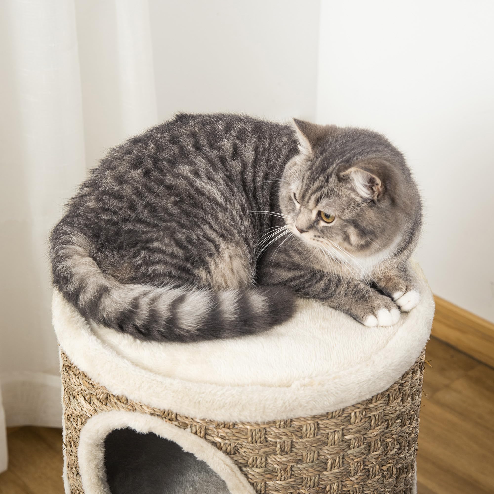 PawHut Casetta Cuccia per Gatti Tiragraffi a Torre con 3 Nicchie, Corda in Sisal e Alga Marina, Bordo Peluche, Khaki e Marrone