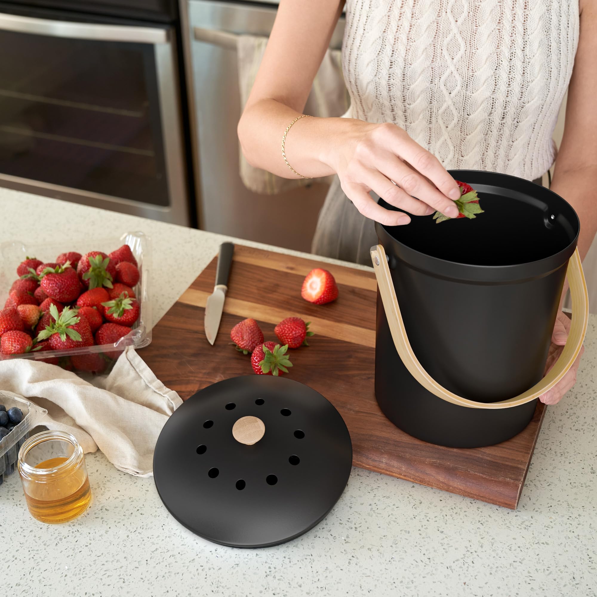 Magnifique bac à compost de cuisine avec couvercle anti-odeurs – Seau à compost antirouille et inodore pour votre plan de travail avec filtres sans odeur – Facile à nettoyer – La poubelle de 3,8 l est