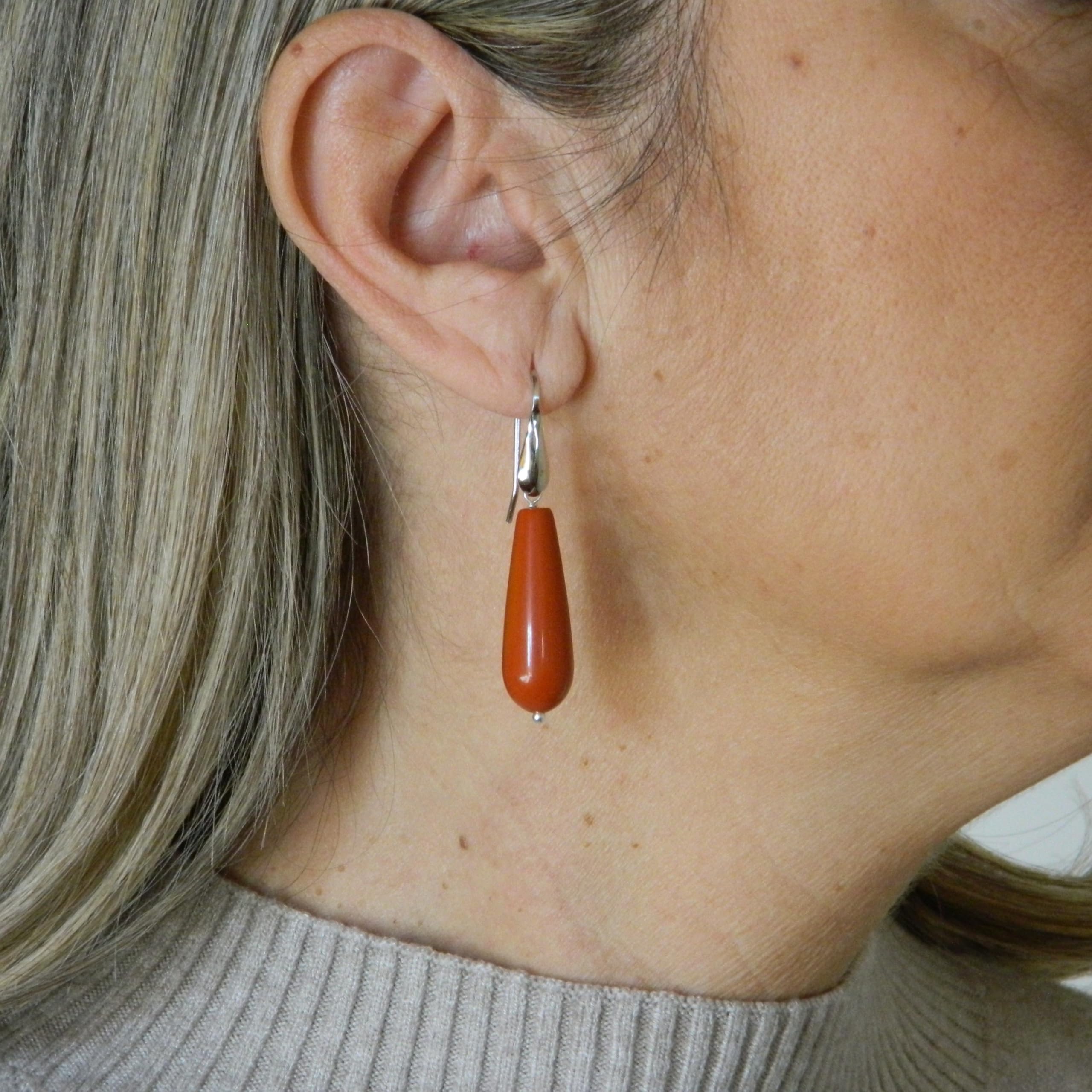 DodiGioielli Orecchini Donna Pendenti Handmade in Pasta di Corallo Rosso Sardegna | Gocce 10x30 mm | Argento 925 Rodiato | Made in Italy | Eleganti e Anallergici
