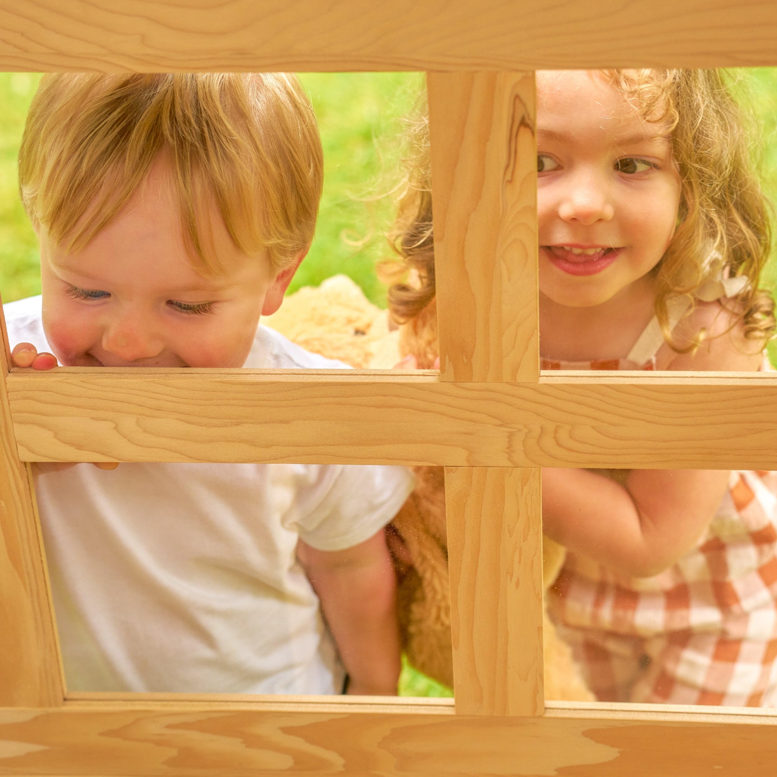 TP Buttercup Cottage Maison de Jeu en Bois, véranda et Cuisine, Bois certifié FSC, Design Personnalisable, fenêtres en plexiglas, Divertissement en Plein air pour Enfants, à partir de 2 Ans