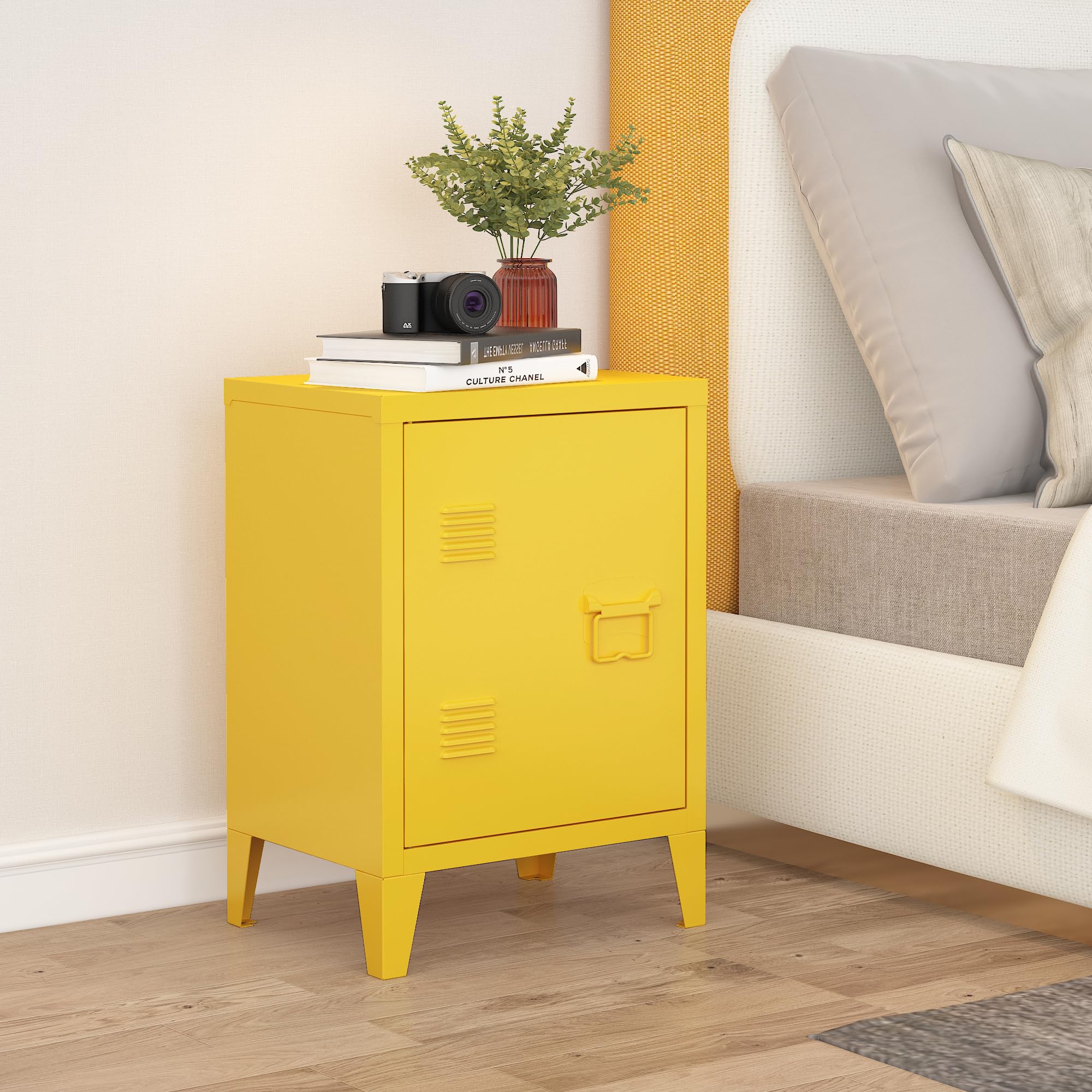 [en.casa] Comodino in Acciaio con Scomparto Chiuso con Anta Maniglia a Destra Tavolino Laterale da Divano Mobiletto Notturno Tavolino Basso da Ingresso 57x40x30 cm Giallo