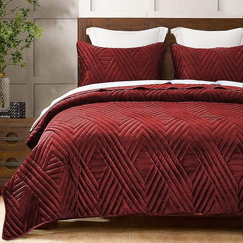 Exclusivo Mezcla Super Plush Velvet Quilt King Size with Pillow Shams, Luxury Soft Reversible 3 Piece Bedspreads Coverlet Comforter Set for All Seasons, Lightweight and Warm, Rust Red