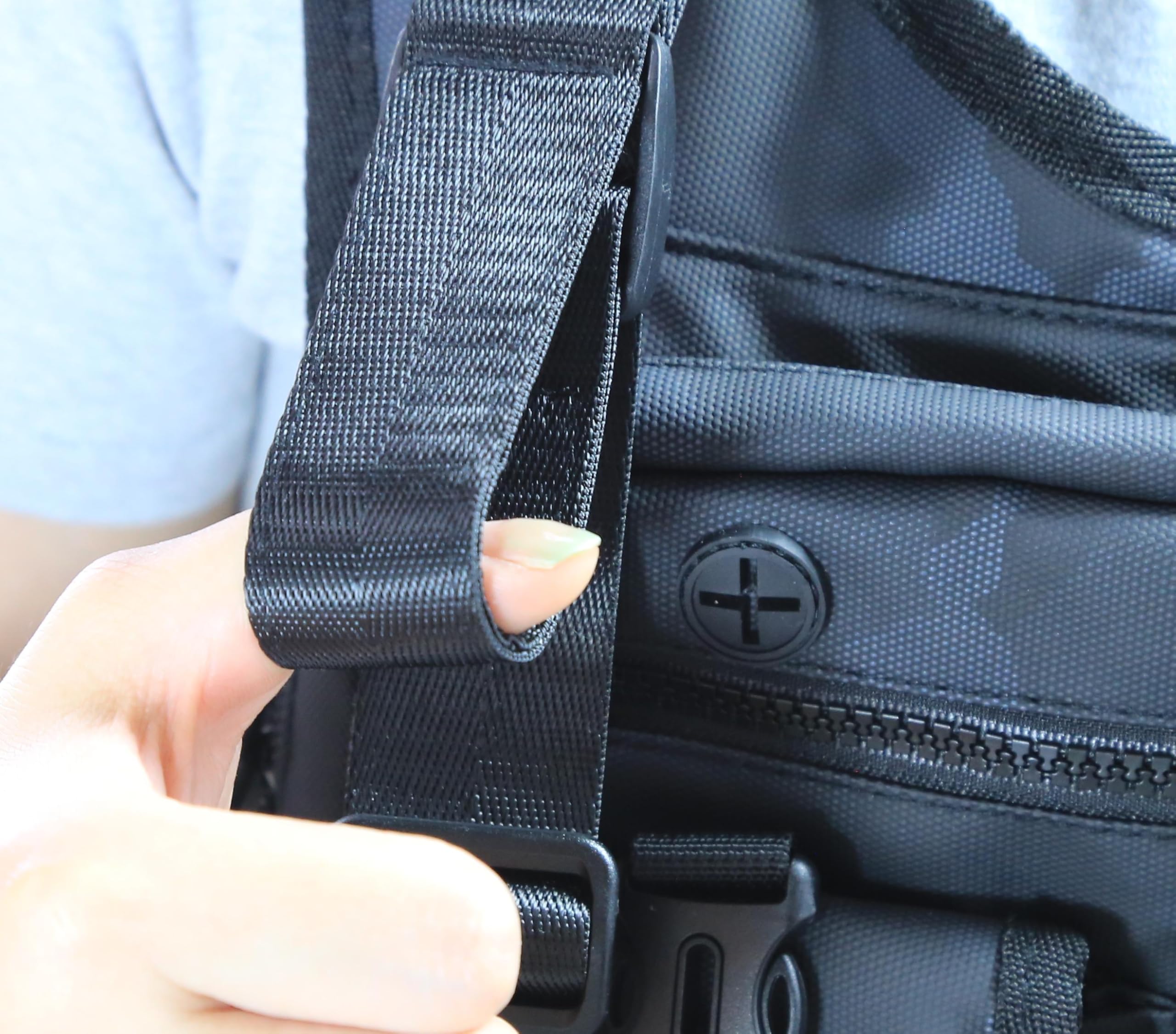 Cinghia a due punti, ampia imbottitura, girevoli rimovibili, anello per pollice a regolazione rapida, regolabile fino a 160 cm, nylon resistente per uso esterno