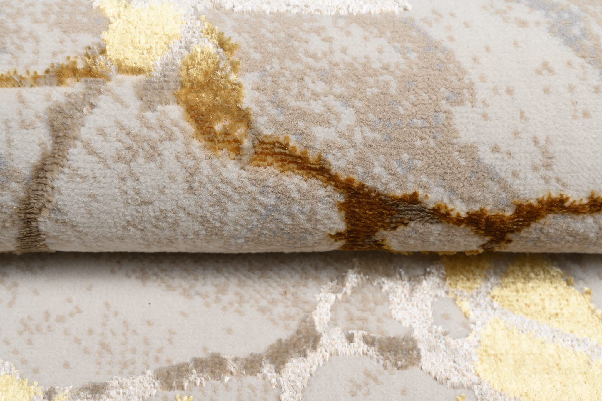 TAPISO Golden Alfombra de Pelo Corto Brillante Suave Diseño Moderno Beige Dorado Alfombra de Salón Dormitorio Habitación Comedor Oficina Oeko-Tex 140 x 200 cm