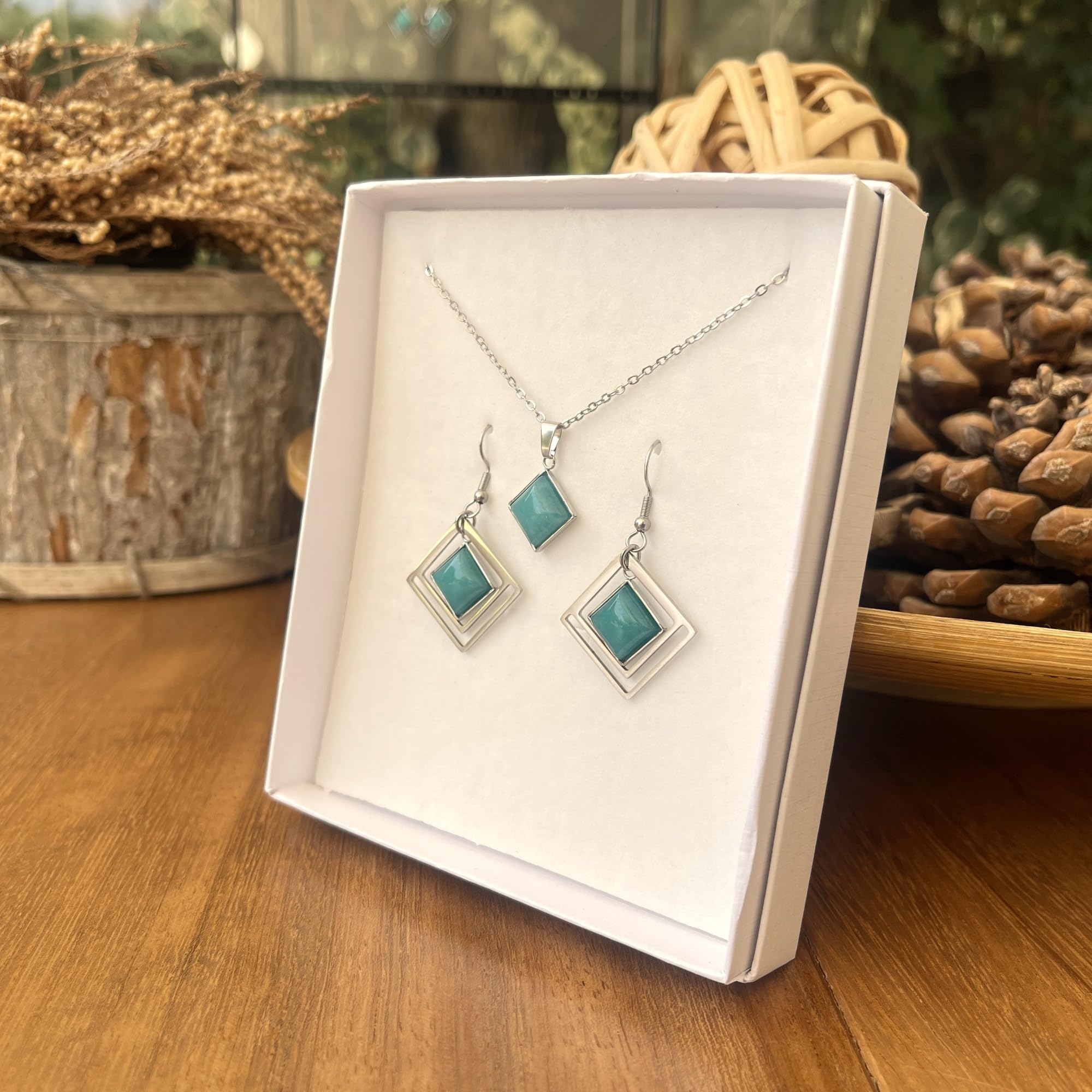 ASTER ALHELÍ – Conjunto Joyas Mujer Collar y Pendientes – Acero Inoxidable con Piedra Natural Jade Azul – Collar Ajustable y Pendientes Colgantes Elegantes – Set Joyería Artesanal – Regalo Mujer