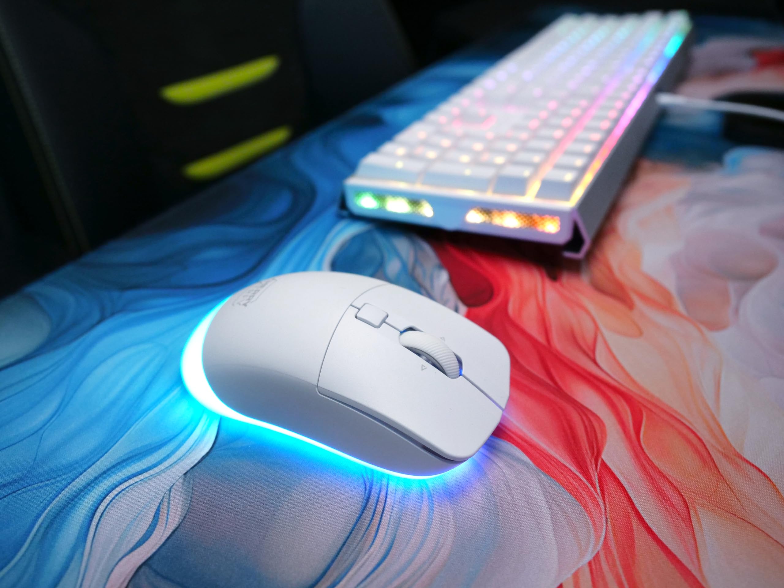 CHERRY XTRFY M50 Wireless, Ratón Inalámbrico para Juegos, Conexión por 2,4 GHz, Bluetooth y Cable, Forma Ergonómica, Iluminación RGB, Recargable, Blanco
