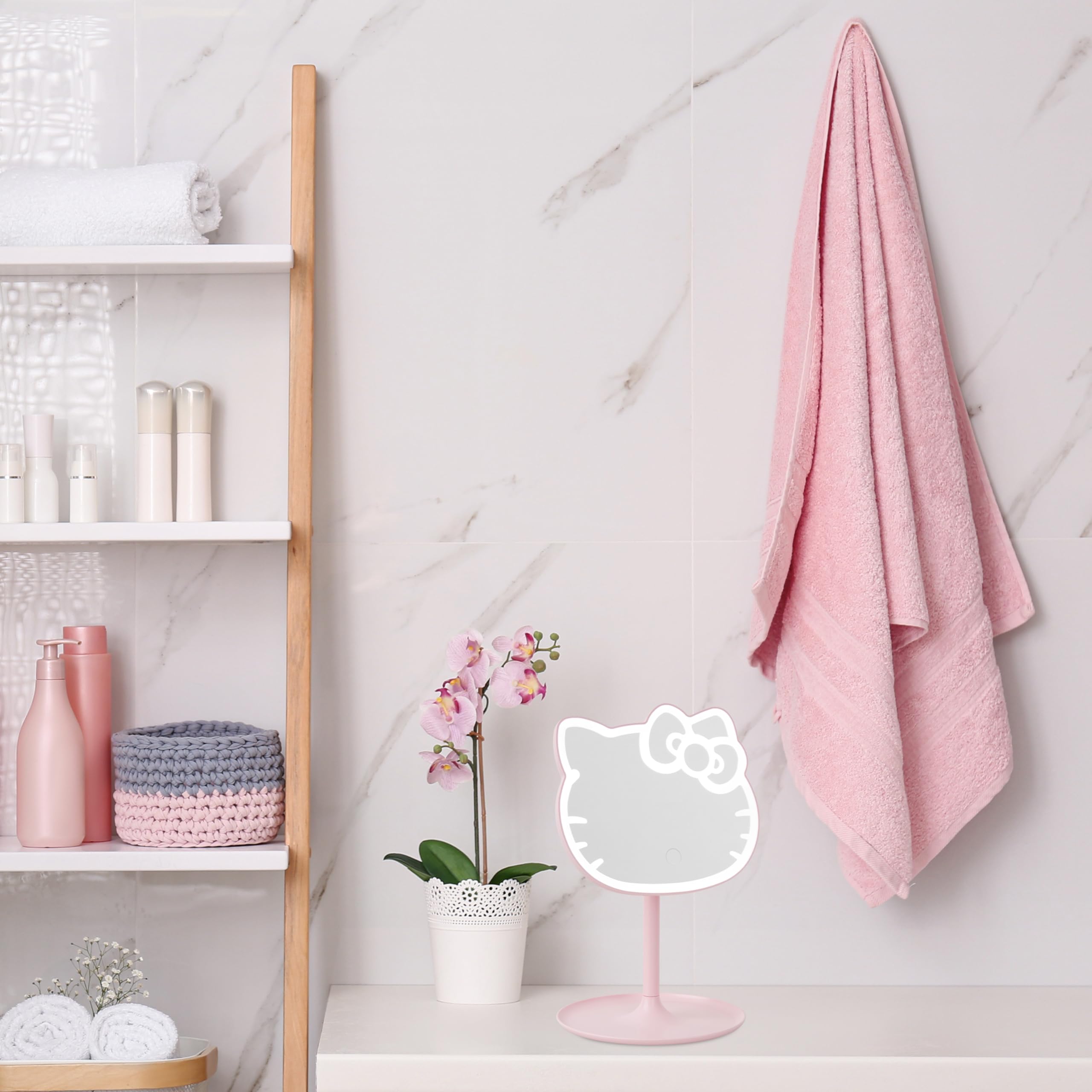 Get Trend Hello Kitty Sanrio Specchio Trucco, Vanità Compatto A Batteria Portatile Specchio da Tavolo con Luci e Piedi per Viaggi e Camera da Letto (Rosa/Hello Kitty)