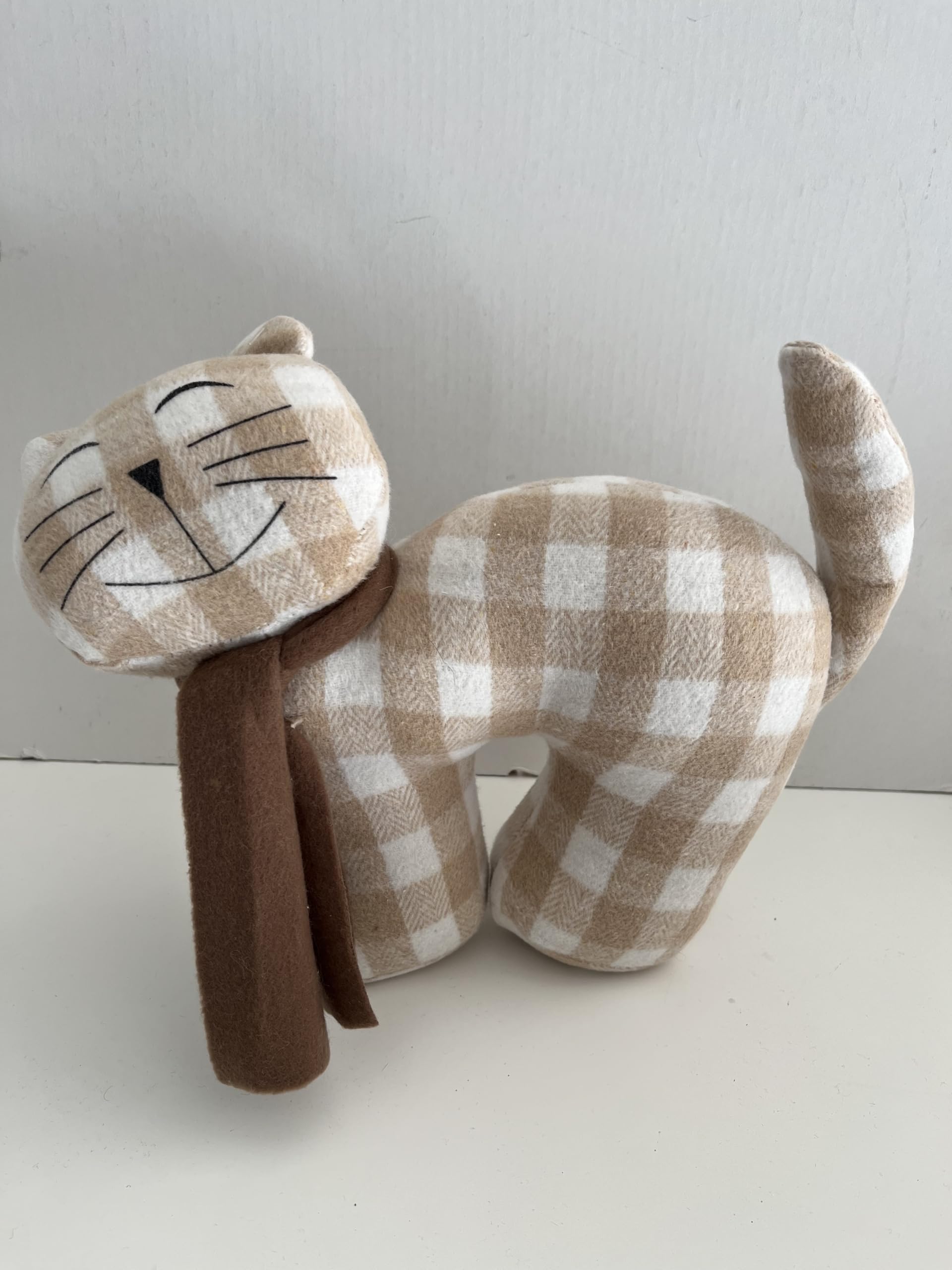 Butée de porte chat décoratif beige pour une ambiance de maison chaleureuse