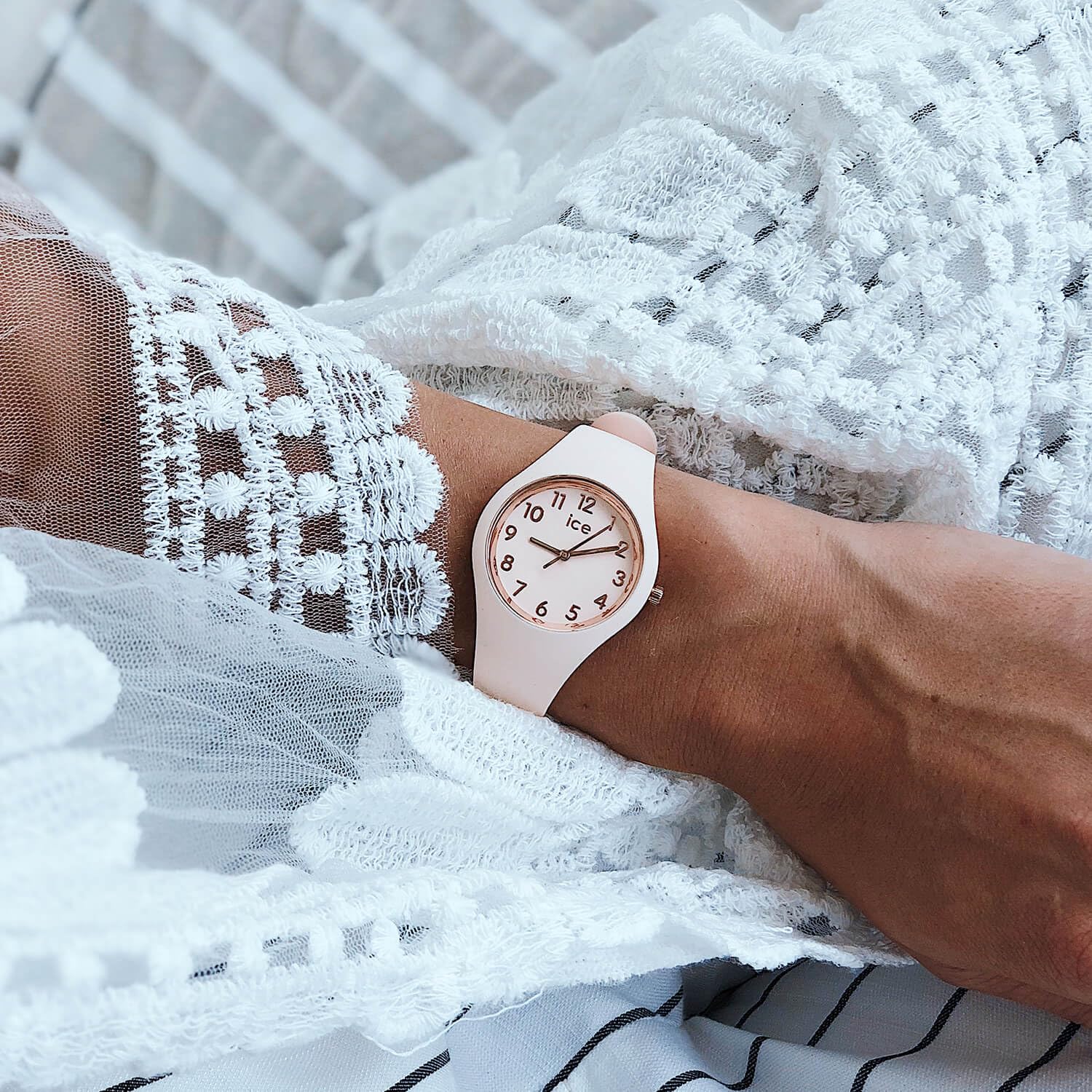 Ice-Watch - ICE glam colour Nude - Różowy zegarek damski z silikonowym paskiem - 015330 (Small)