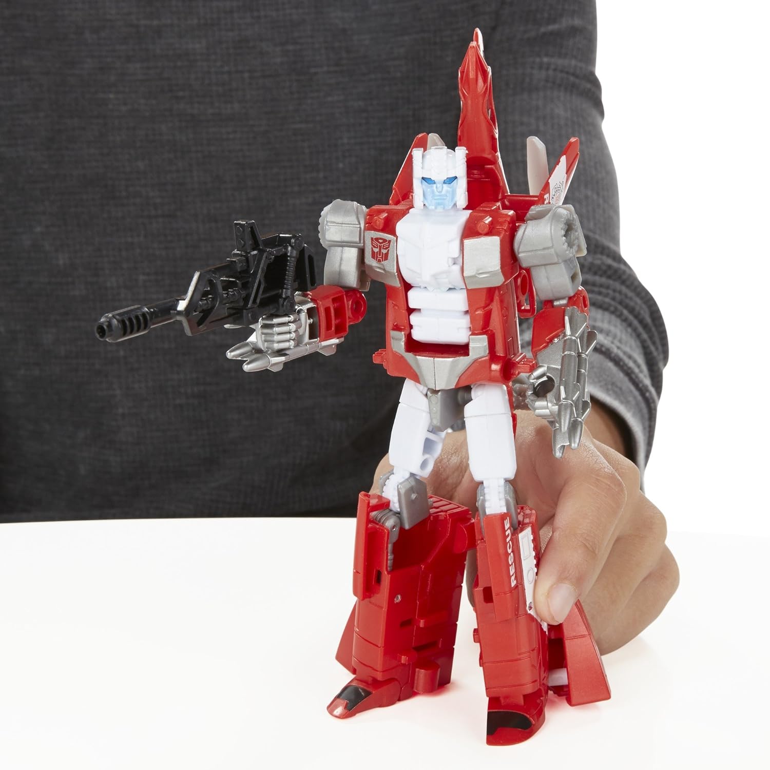 Figura de transformers generations combiner wars deluxe class protectobot  blades