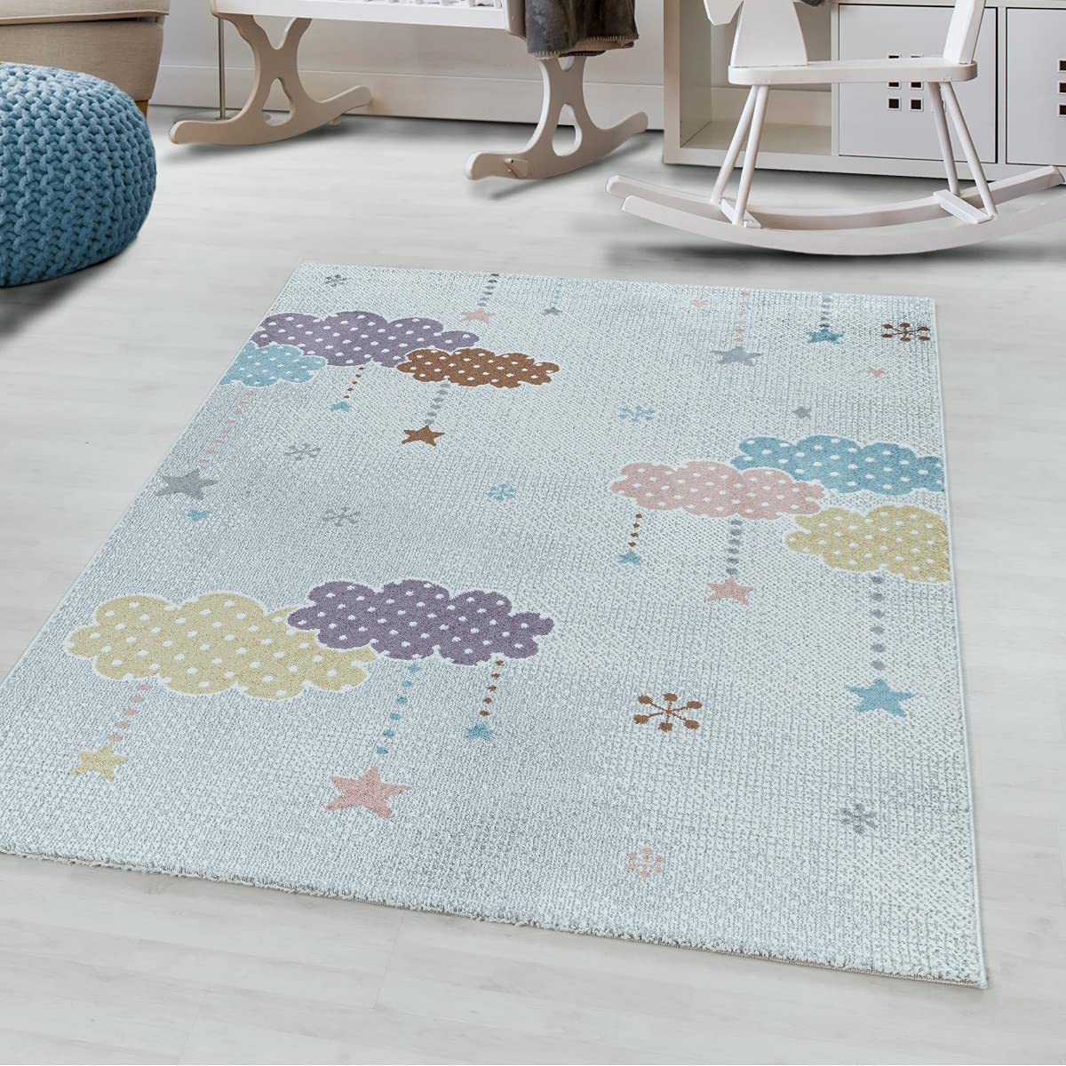 Tapis chambre enfant haut de gamme blanc doux aux finitions soignées