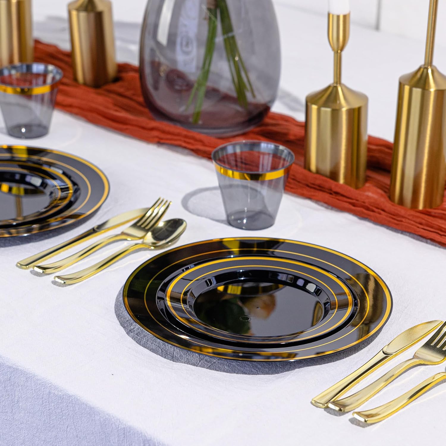 N9R 600PCS Black and Gold Plastic Dinnerware Set, Disposable Plastic Plates Includes 100 Dinner Plates, Dessert Plate, Cups, Spoons, Forks, Knives for 100 Guests, Perfect for Party, Wedding, Birthday