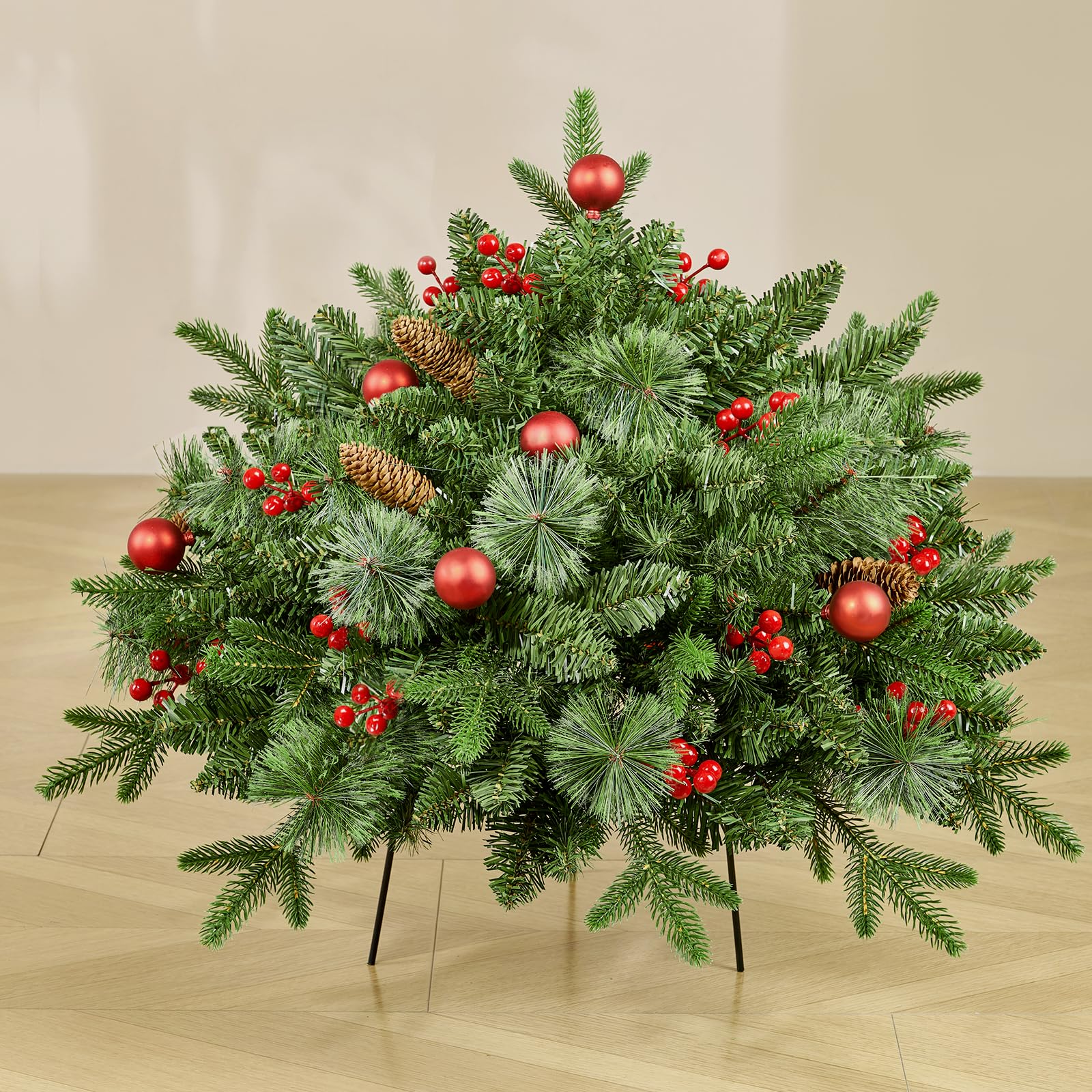 Jin&Bao Sapin de Noël pré-éclairé avec baies et pommes de pin, minuterie à | 50 lumières LED blanc chaud et boules rouges. Boîtier de batterie étanche, piquet trépied stable. Convient pour un porche