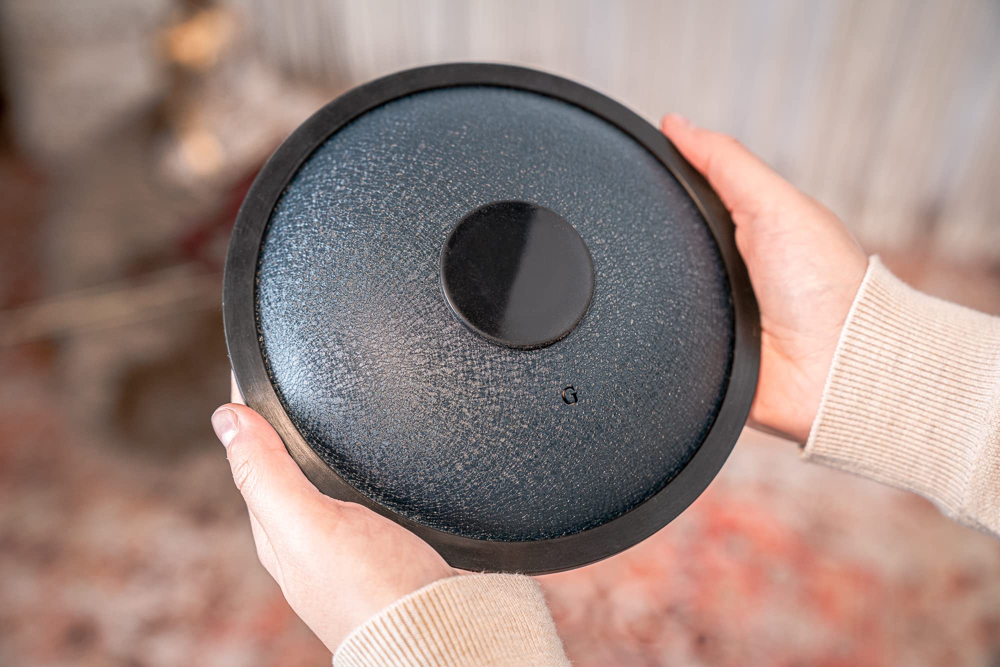 Sonic Energy Steel Tongue Drum – Small Tank Drum da 7 Pollici in G Minore – Strumento in Acciaio Inossidabile per Meditazione, Yoga, Bambini - Include Mallet e Borsa (SSTD2NB)