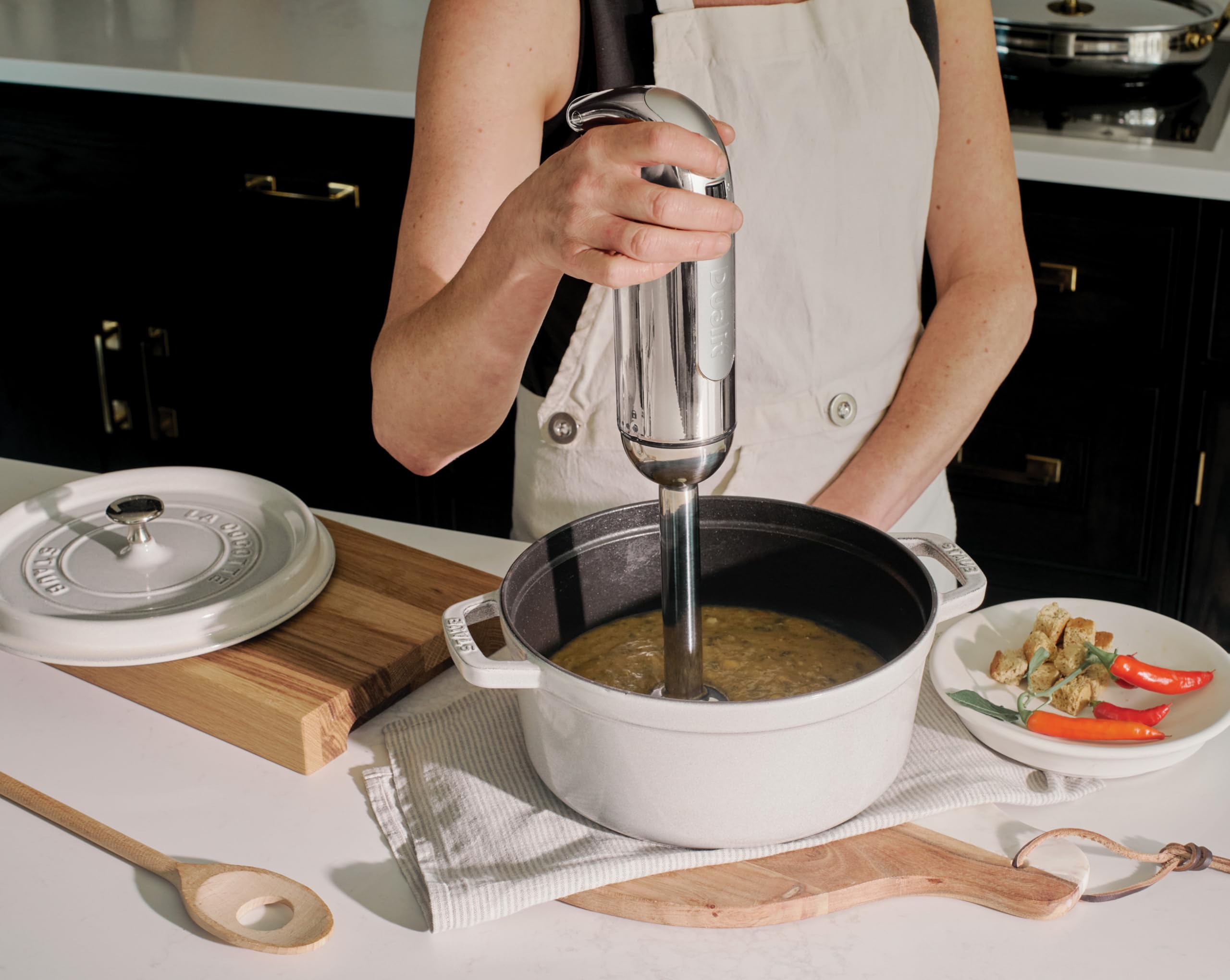 Dualit CLASSIC Stabmixer Set 700 W, Pürierstab mit Turbo, Edelstahl poliert | Anti-Saug-Mixstab, Tritan-Behälter, Zerkleinerungsschüssel, Schneebesenaufsatz, ergonomisch, spülmaschinenfest
