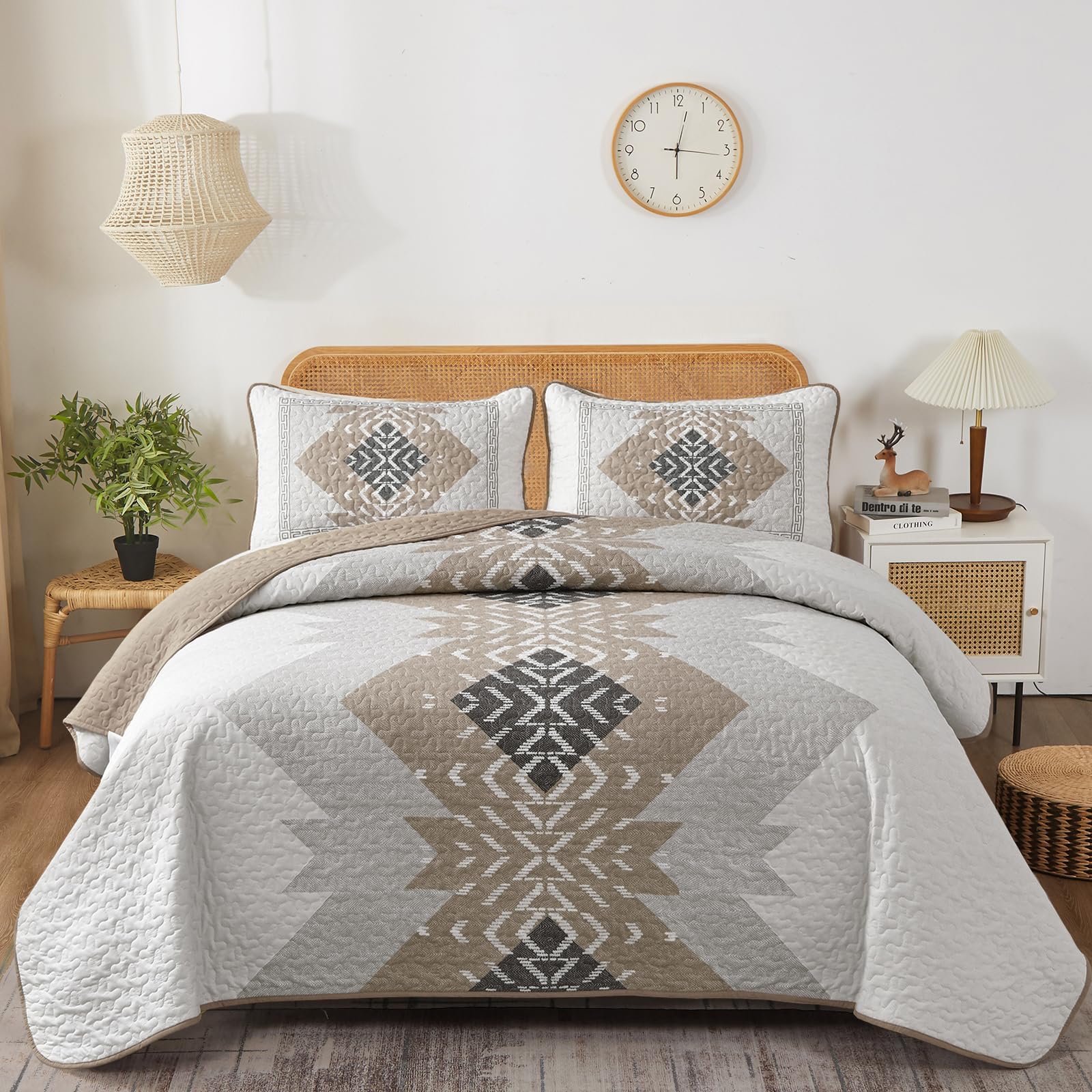 Dintszyayue Brown Boho Quilt Set King,3 Pieces Aztec Texture Quilt with 2 Pillowcases,Bohemian Geometric Bedspread Bedding Set Microfiber Quilted Coverlet Set for All Seasons King Size(90"ร103")