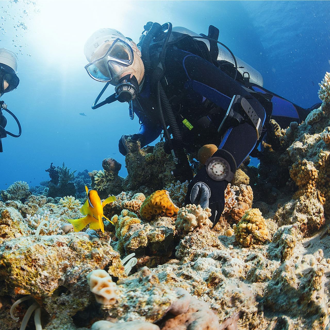 Alipis Luminous Waterproof Wristwatch Compass with Balanced Design, Portable Mini Compass for Outdoor Hiking and Camping Navigation