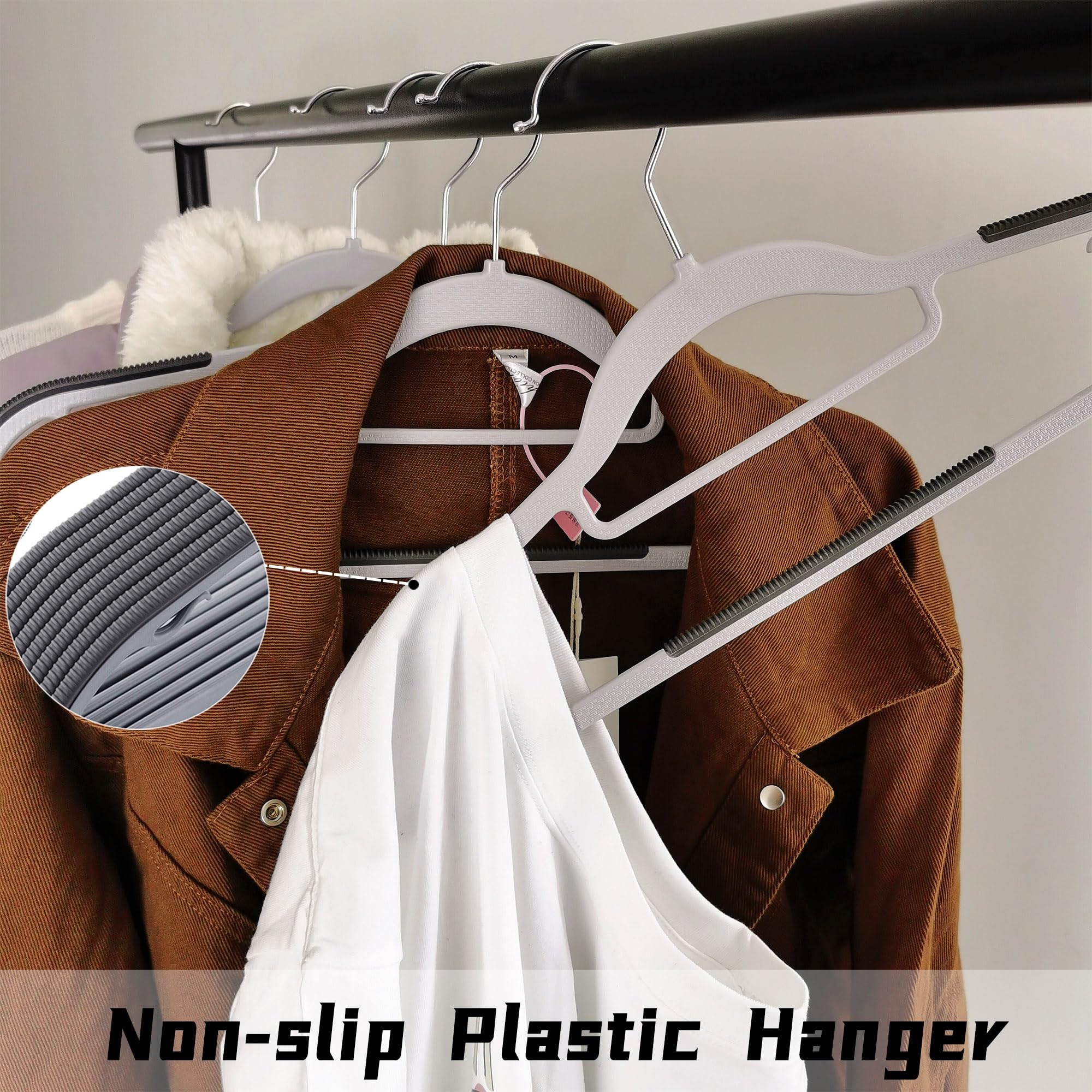 Confezione da 50 grucce in plastica, antiscivolo, resistenti, appendiabiti salvaspazio, con barra per cravatta, per cappotti, magliette, maglioni (grigio, 50)