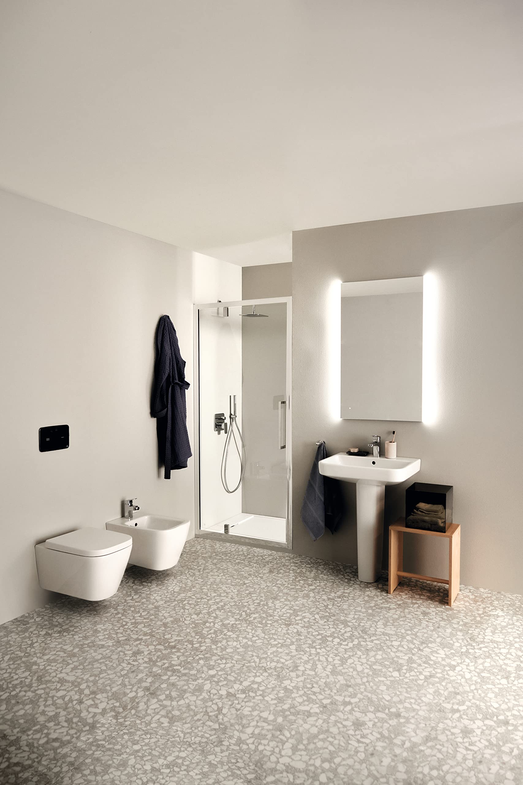 Ideal Standard - i.life B Lavabo da 55 cm con foro centrale per la rubinetteria aperto e foro del troppopieno. Colonna, semicolonna e sifone d'arredo da acquistare separatamente. Bianco